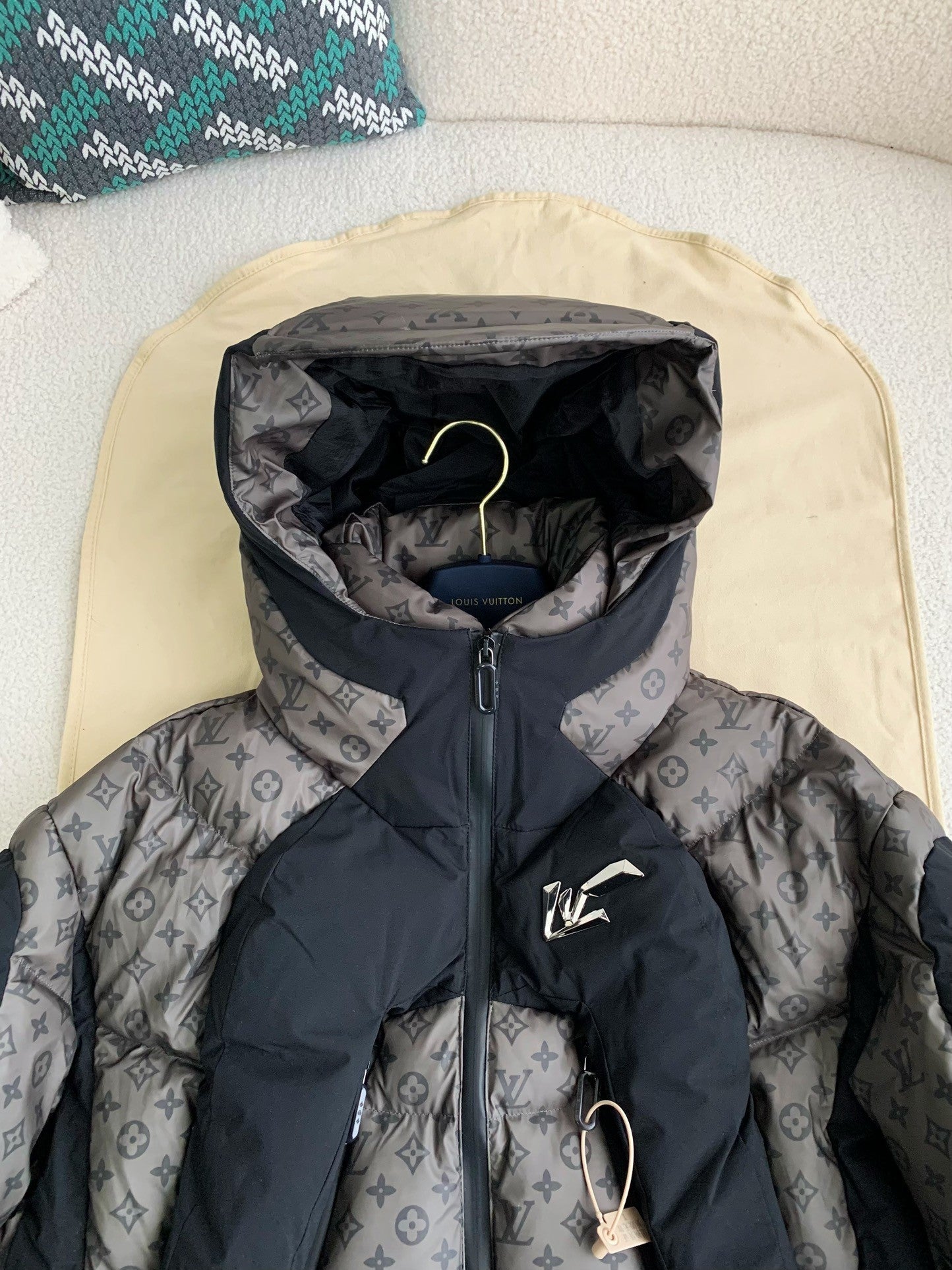 「#2132」Louis Vuitton 24S warm color changing fabric men's down jacket