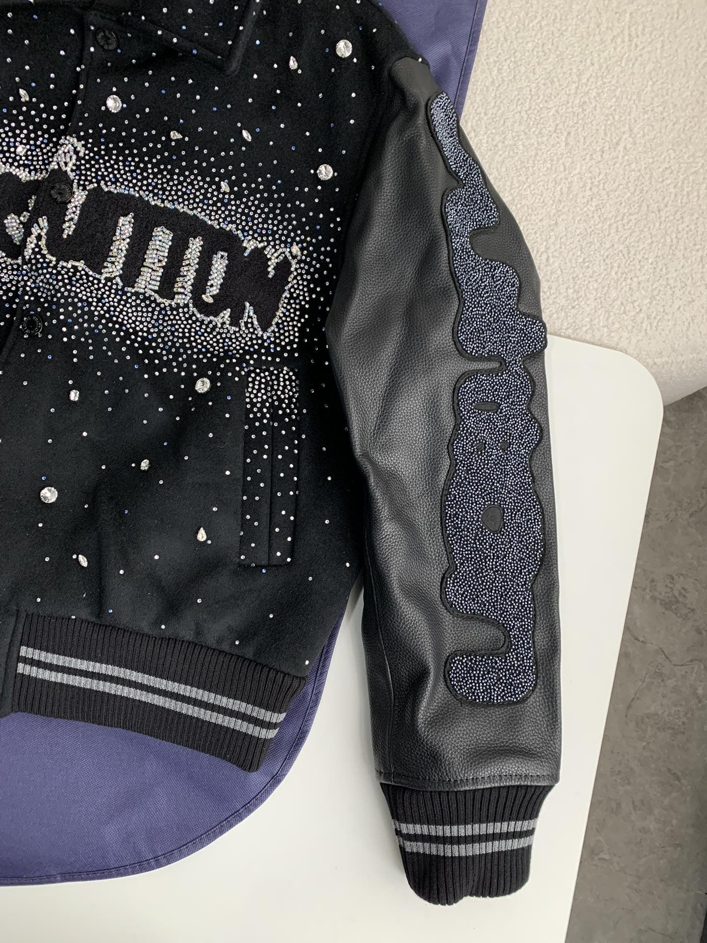「#2603」Louis Vuitton FW23 lettered beaded embroidered leather jacket