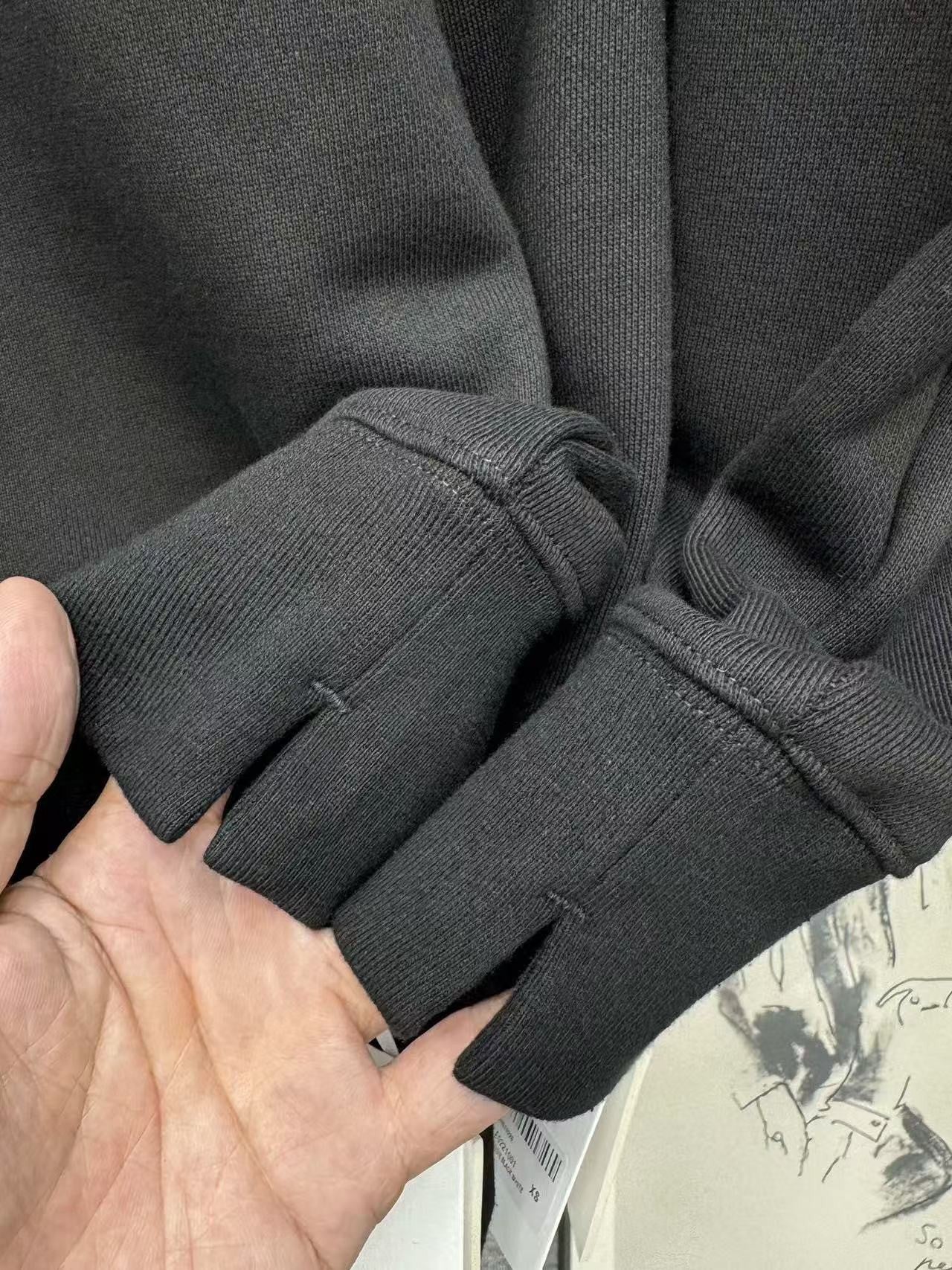「#4224」offwhite fuzzy arrow round neck sweatshirt