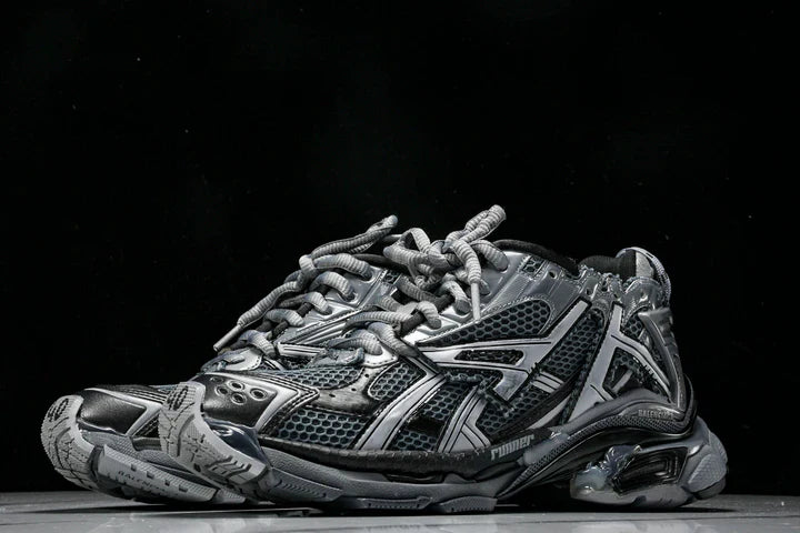 Runner 'Dark Grey Black'