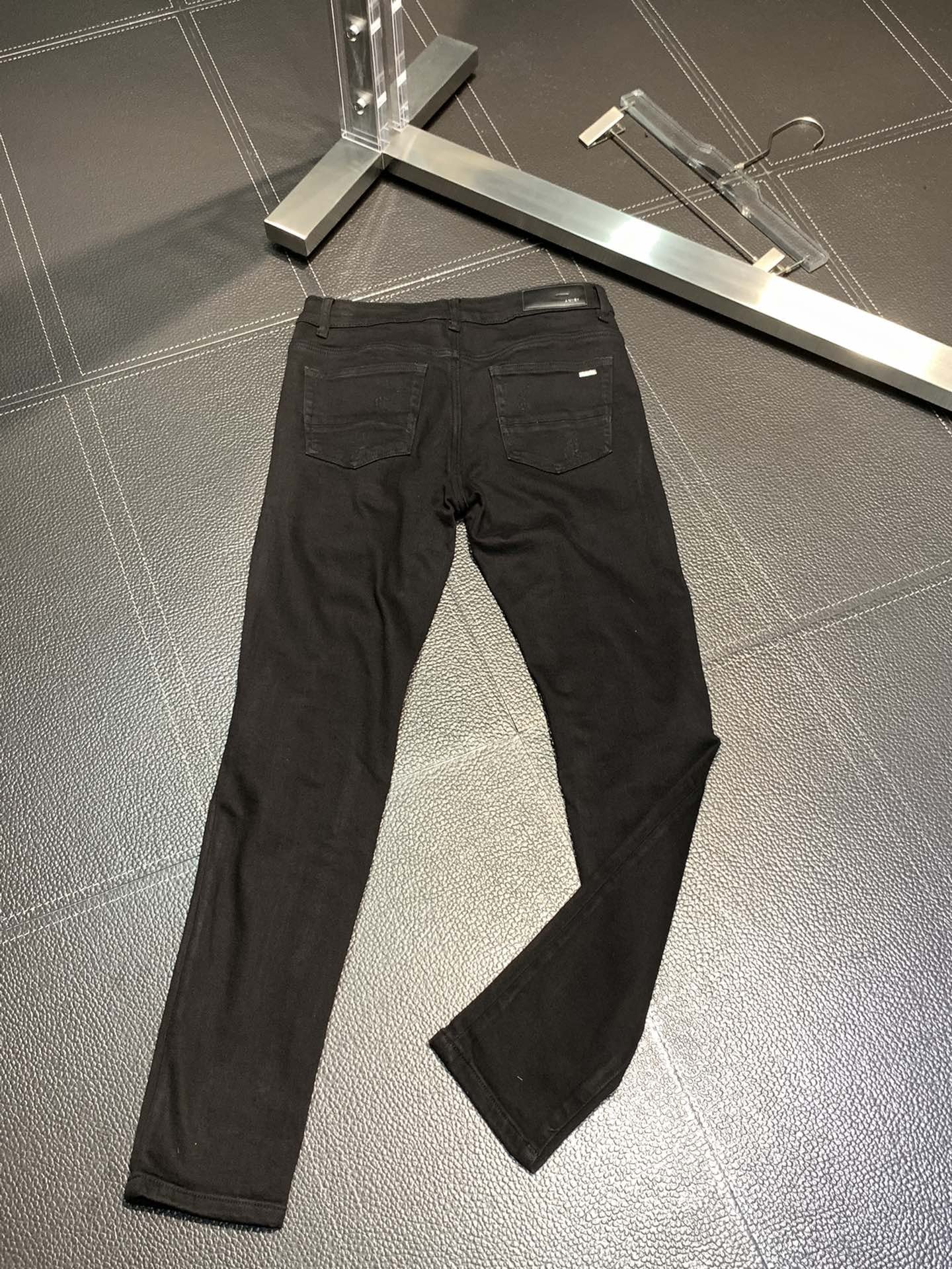 「#1826」Amiri slim fit petite straight jeans