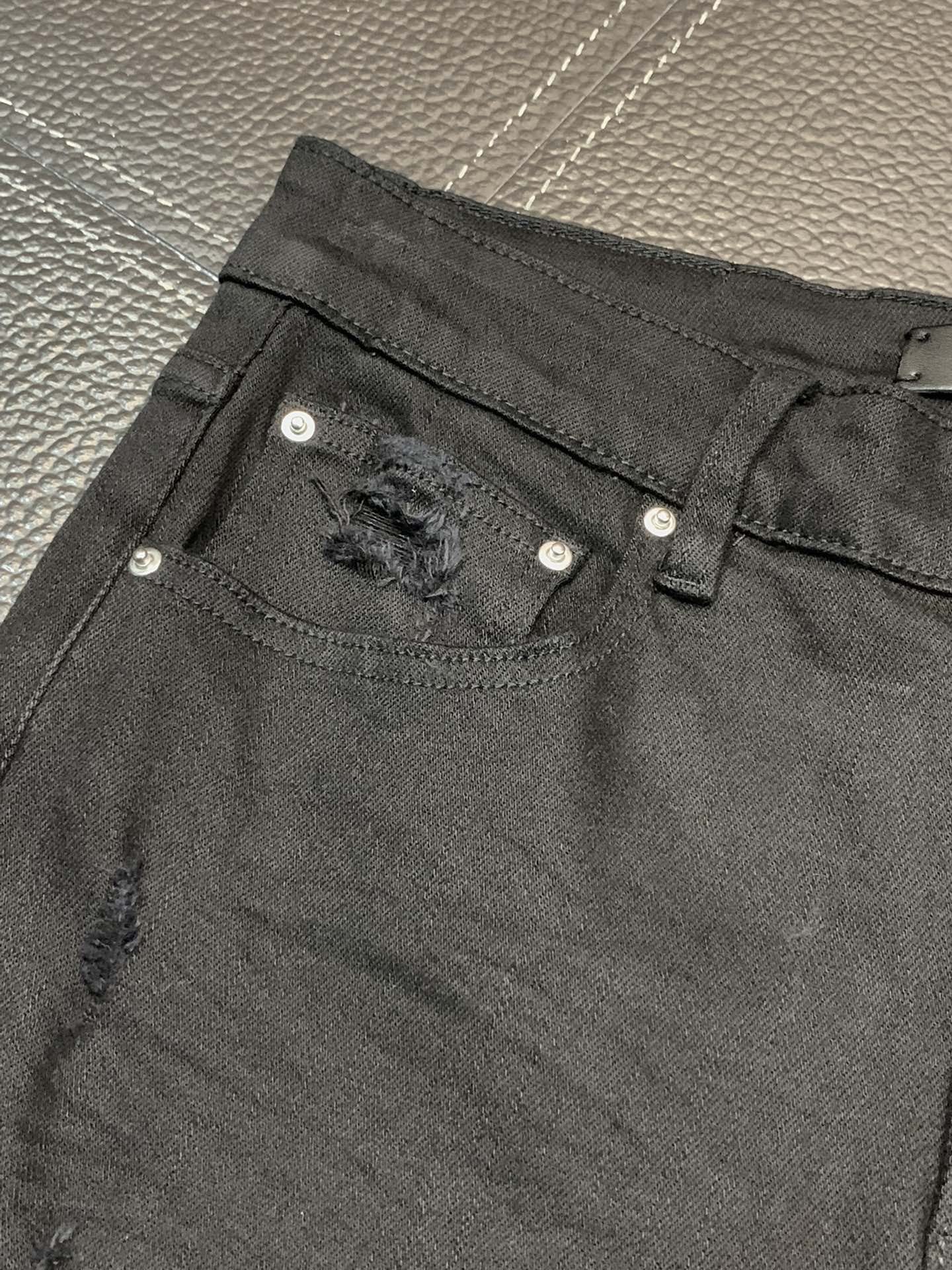 「#1831」Amiri slim fit petite straight jeans
