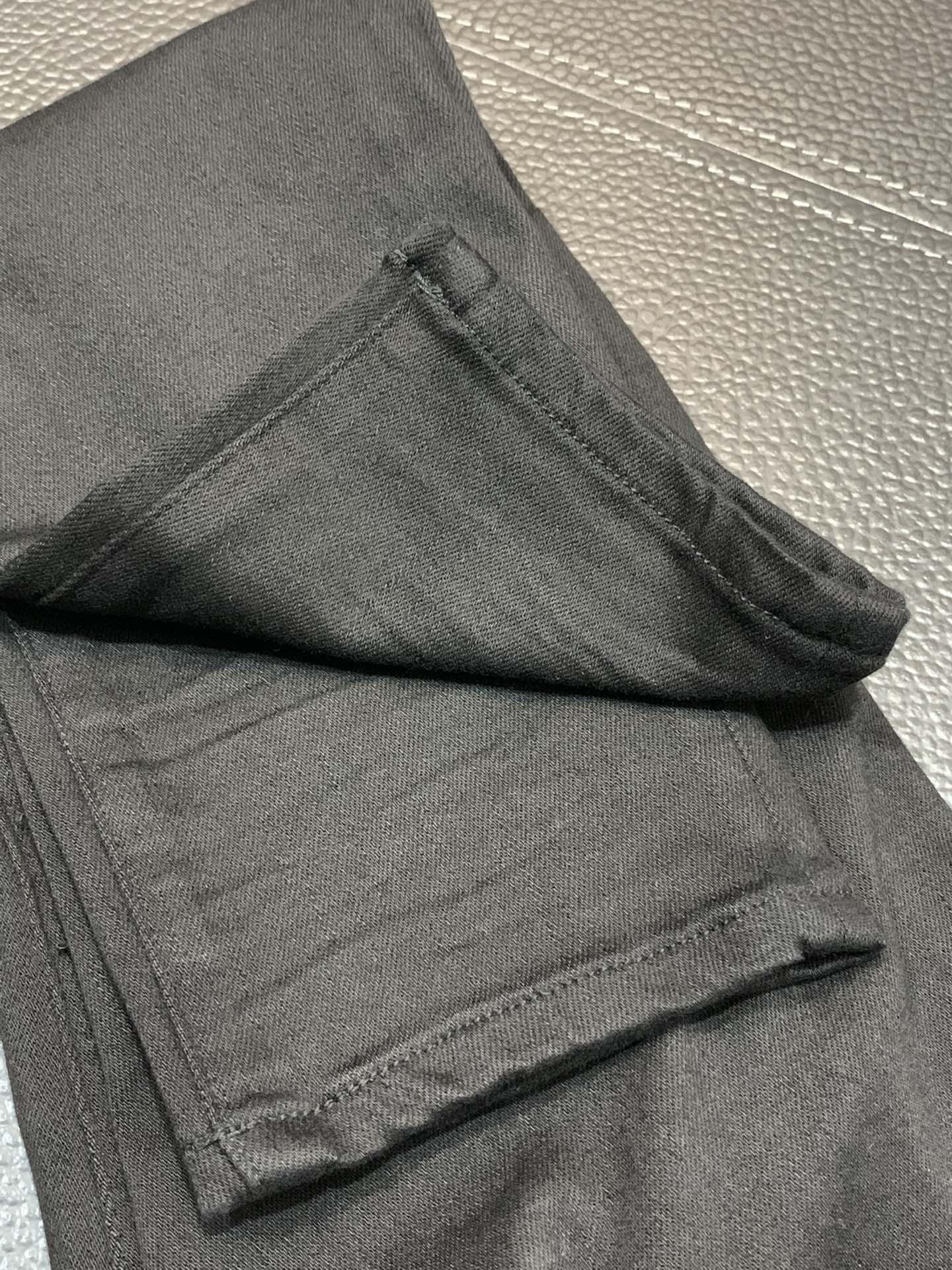 「#1831」Amiri slim fit petite straight jeans
