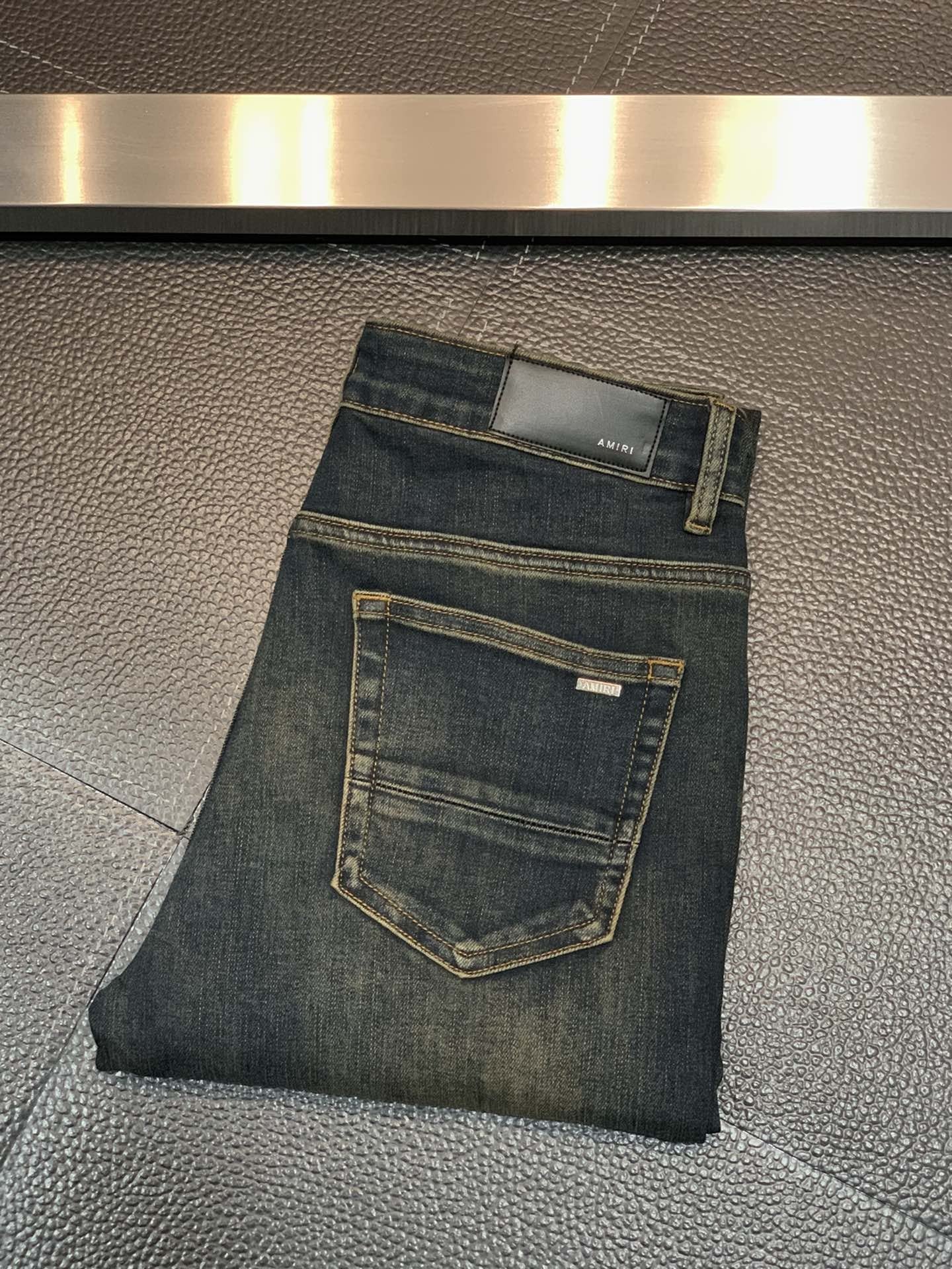 「#1843」Amiri slim fit petite straight jeans