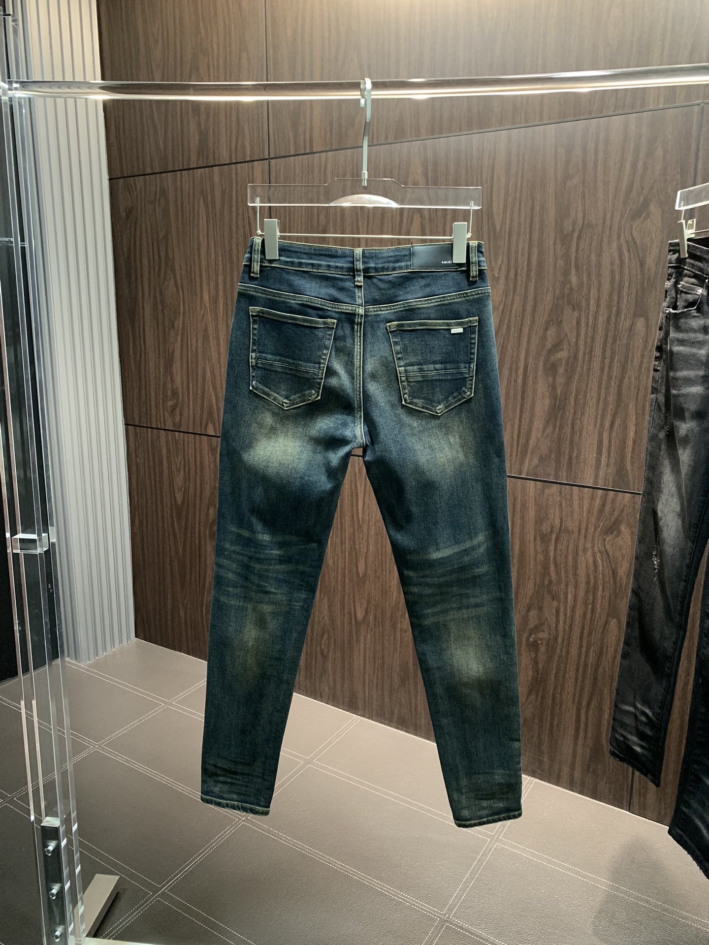 「#1843」Amiri slim fit petite straight jeans