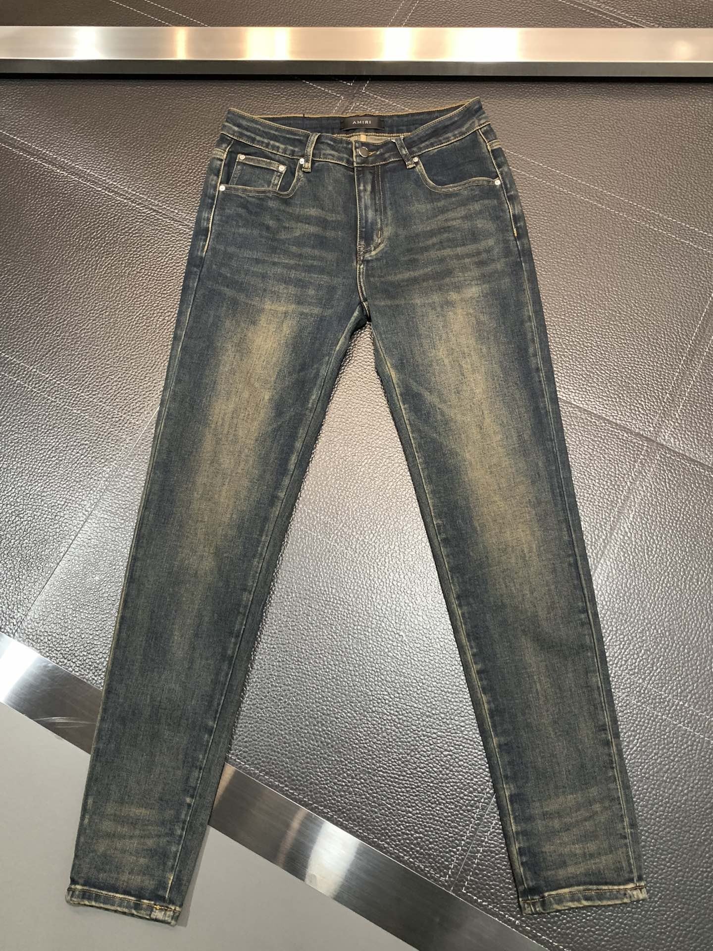 「#1843」Amiri slim fit petite straight jeans