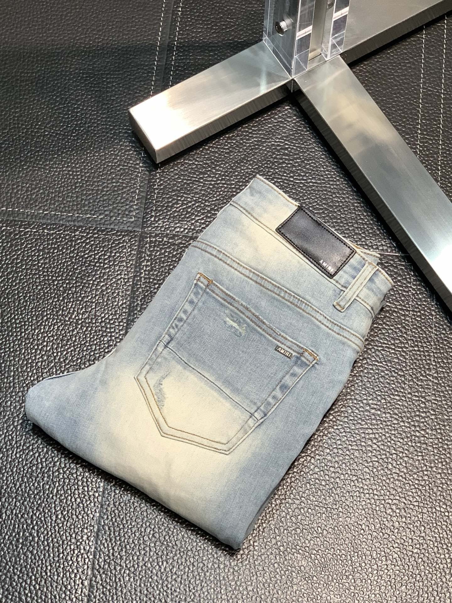 「#1846」Amiri slim fit petite straight jeans