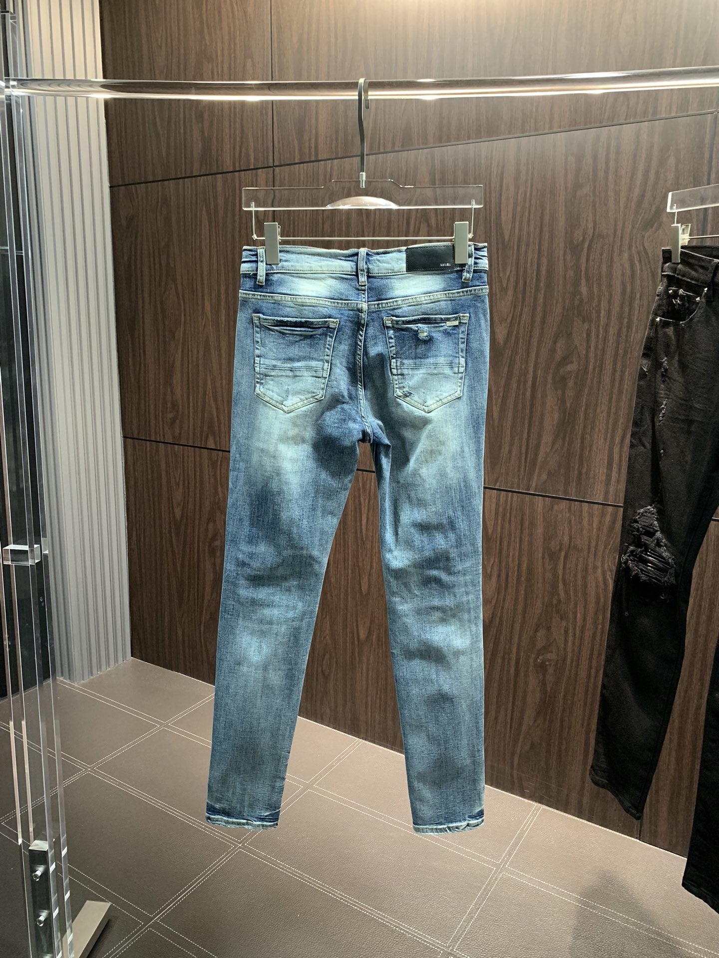 「#1847」Amiri slim fit petite straight jeans