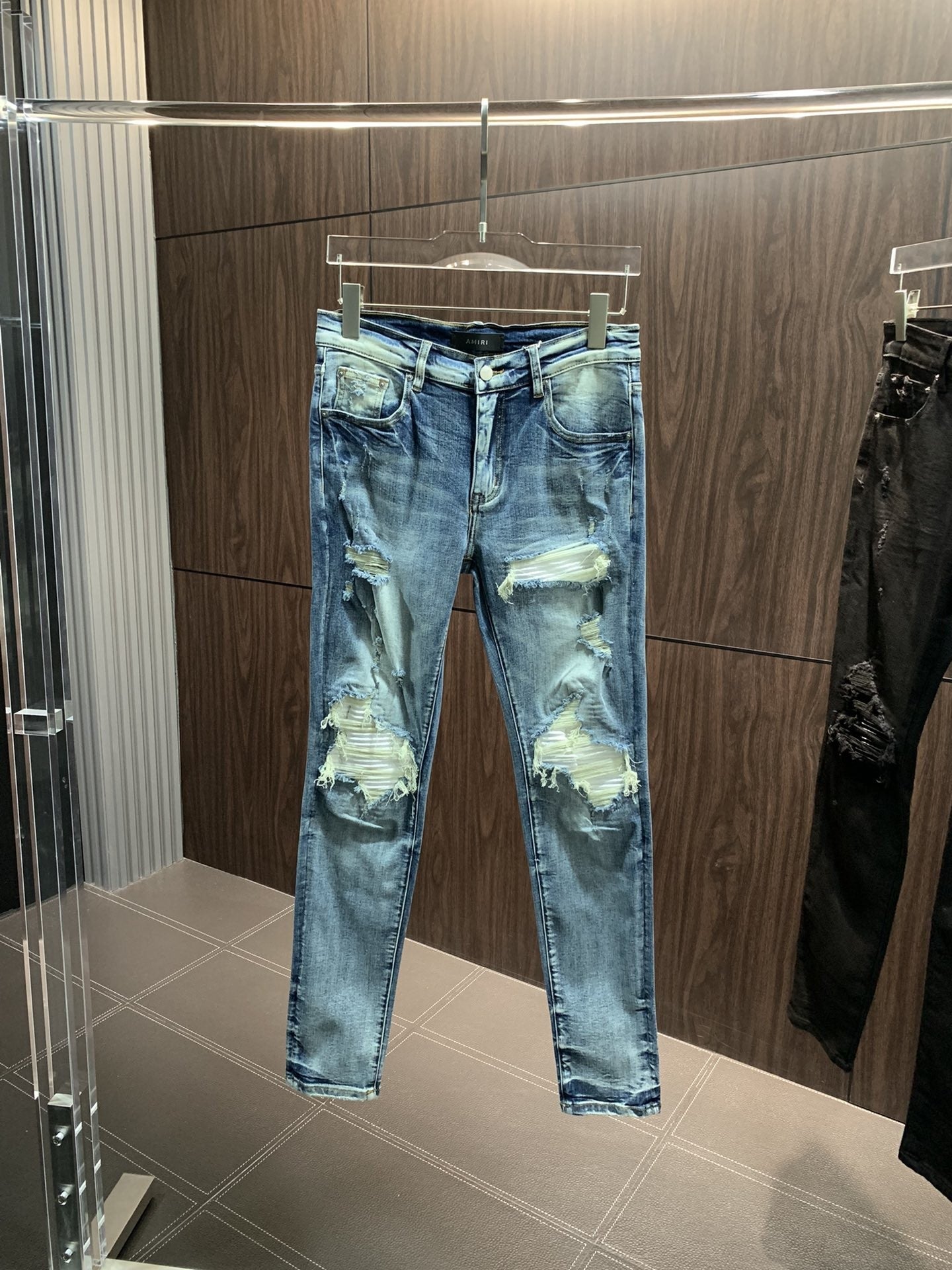 「#1847」Amiri slim fit petite straight jeans