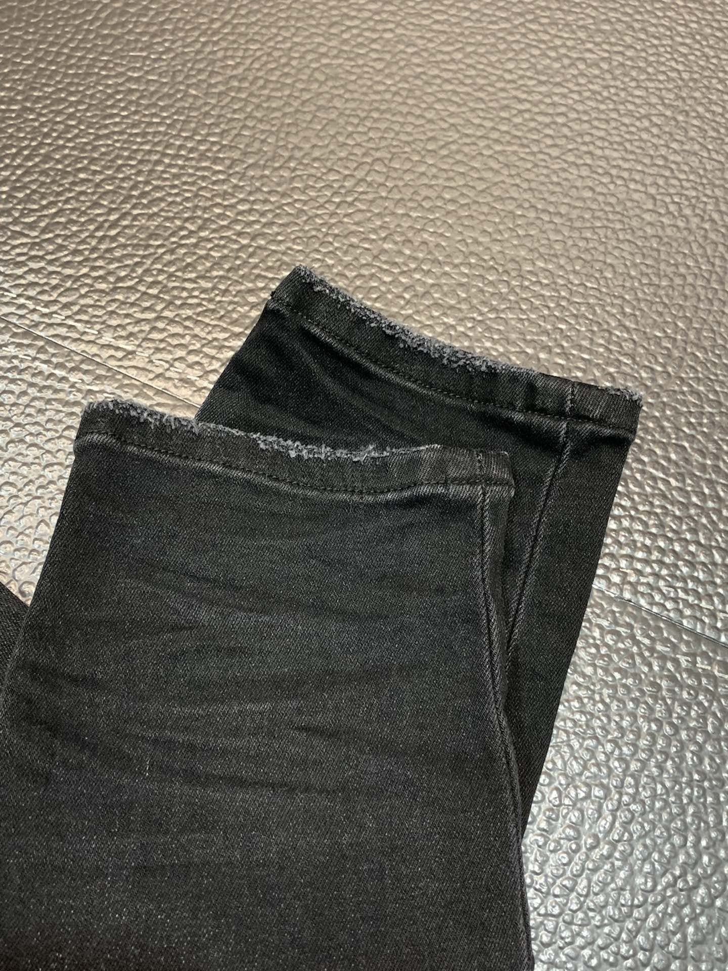 「#1852」Amiri slim fit petite straight jeans