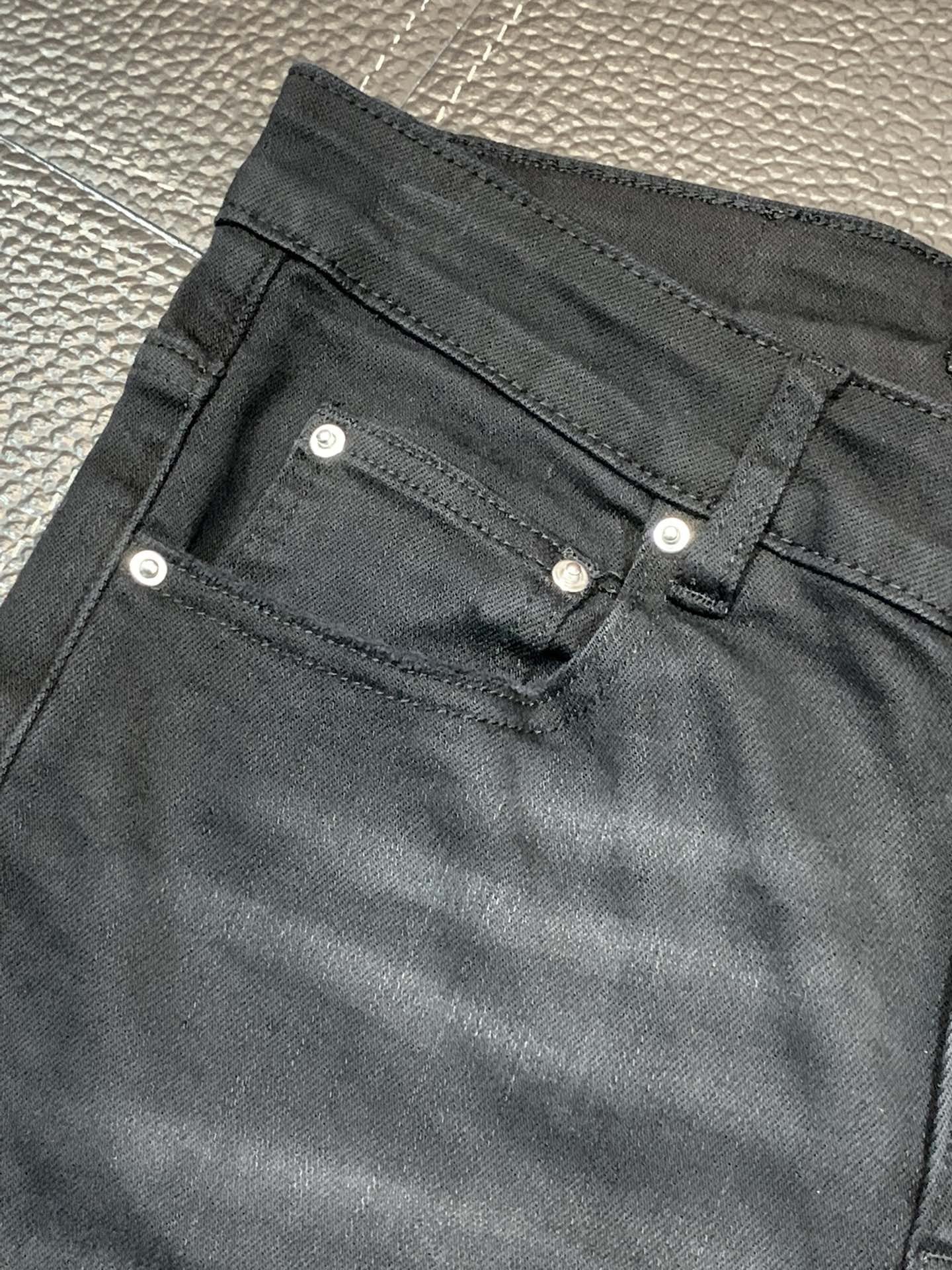 「#1853」Amiri slim fit petite straight jeans