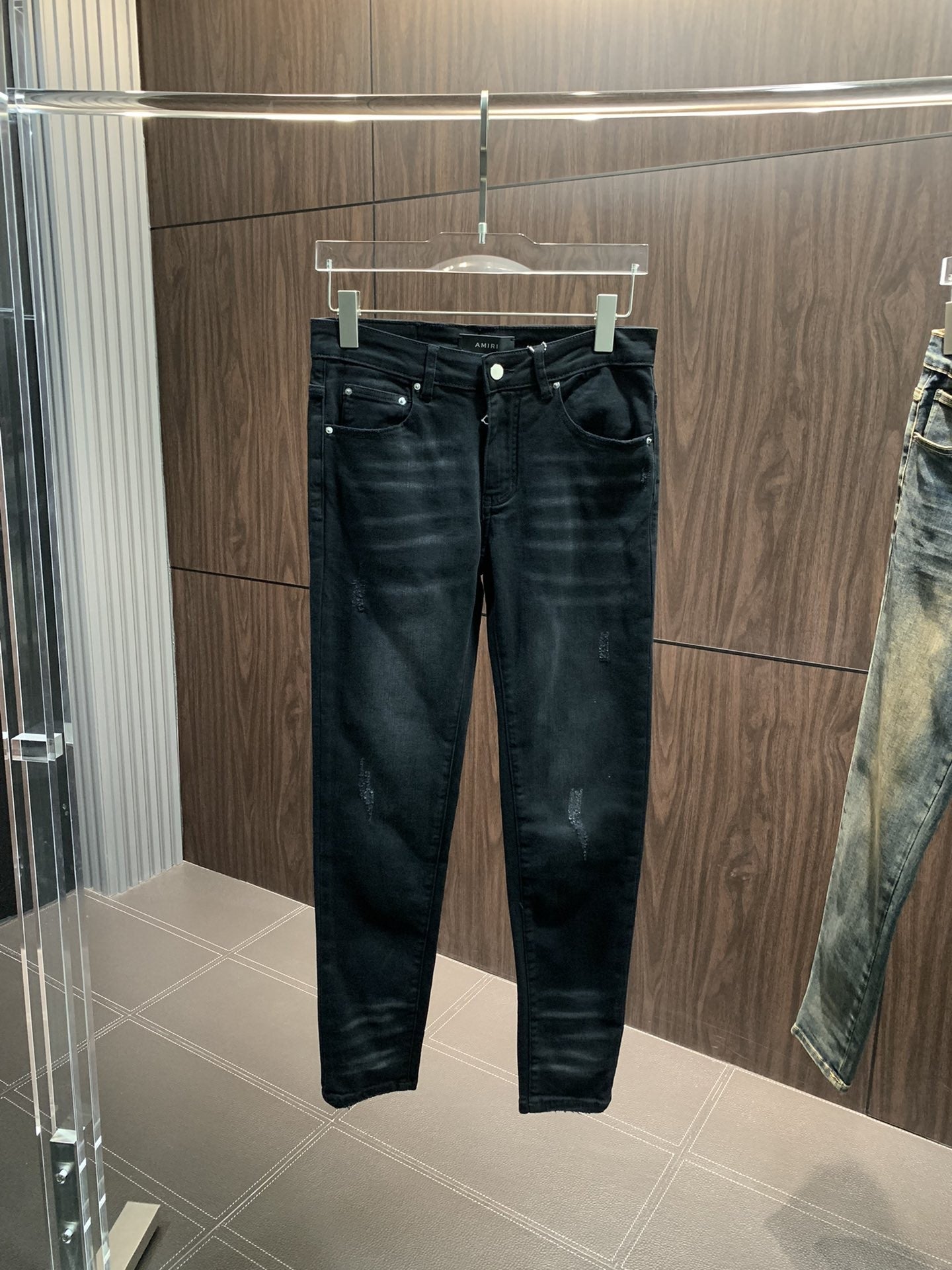 「#1853」Amiri slim fit petite straight jeans