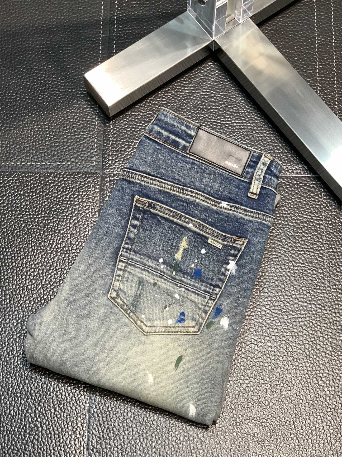 「#1854」Amiri slim fit petite straight jeans