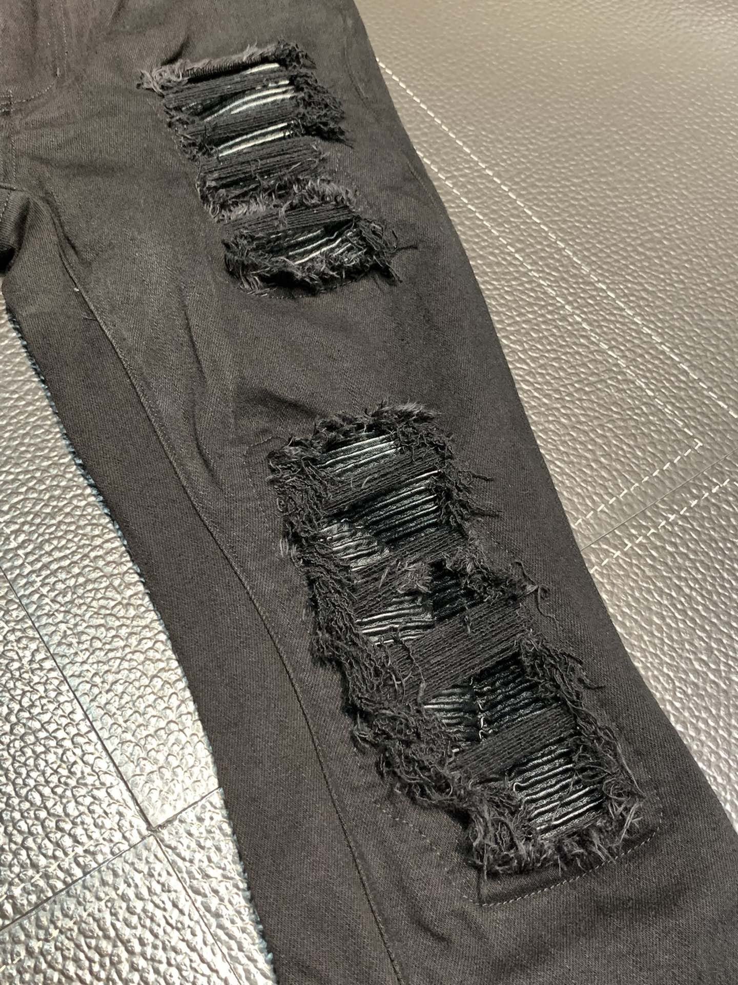「#1855」Amiri slim fit petite straight jeans