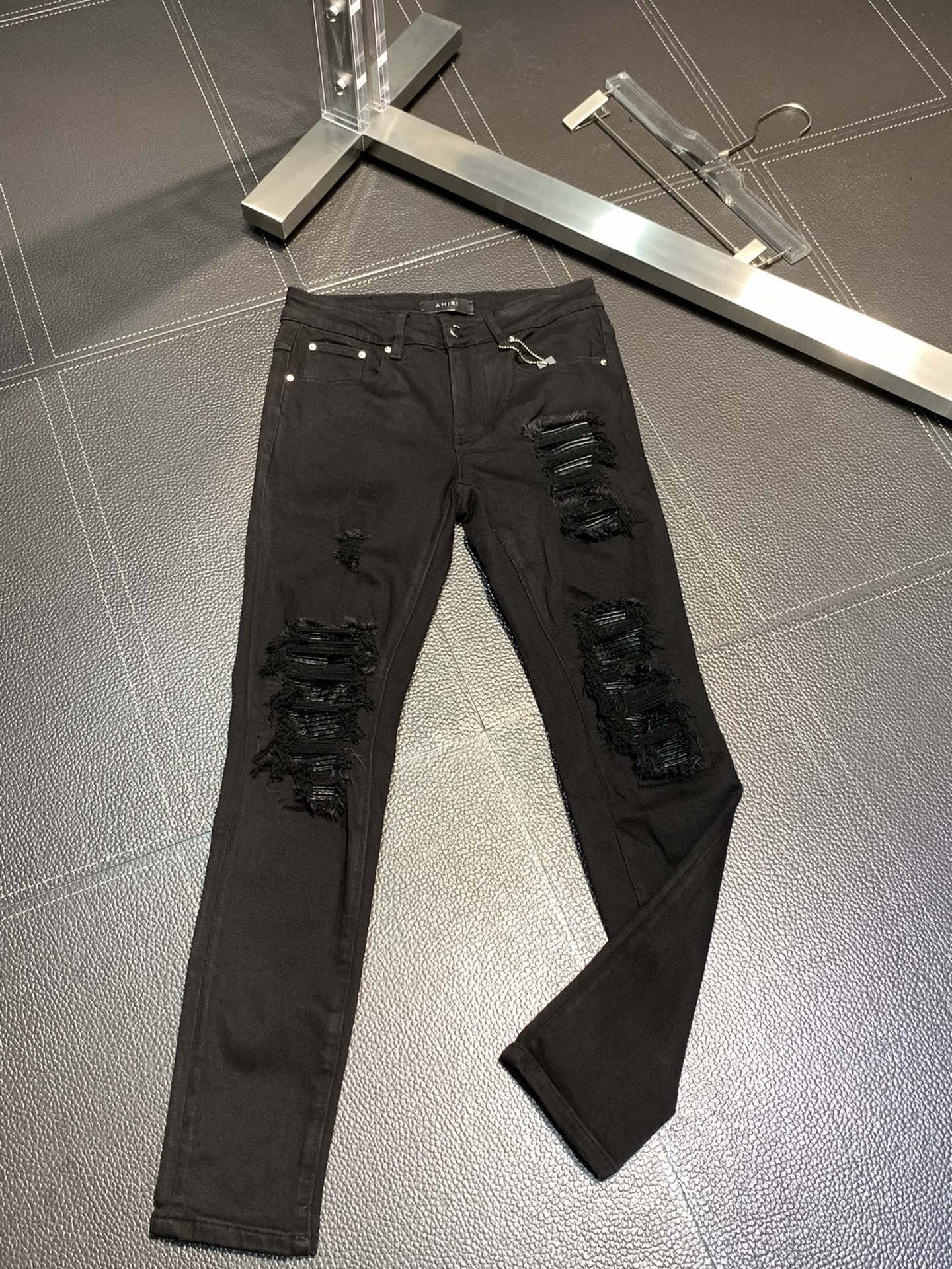 「#1855」Amiri slim fit petite straight jeans