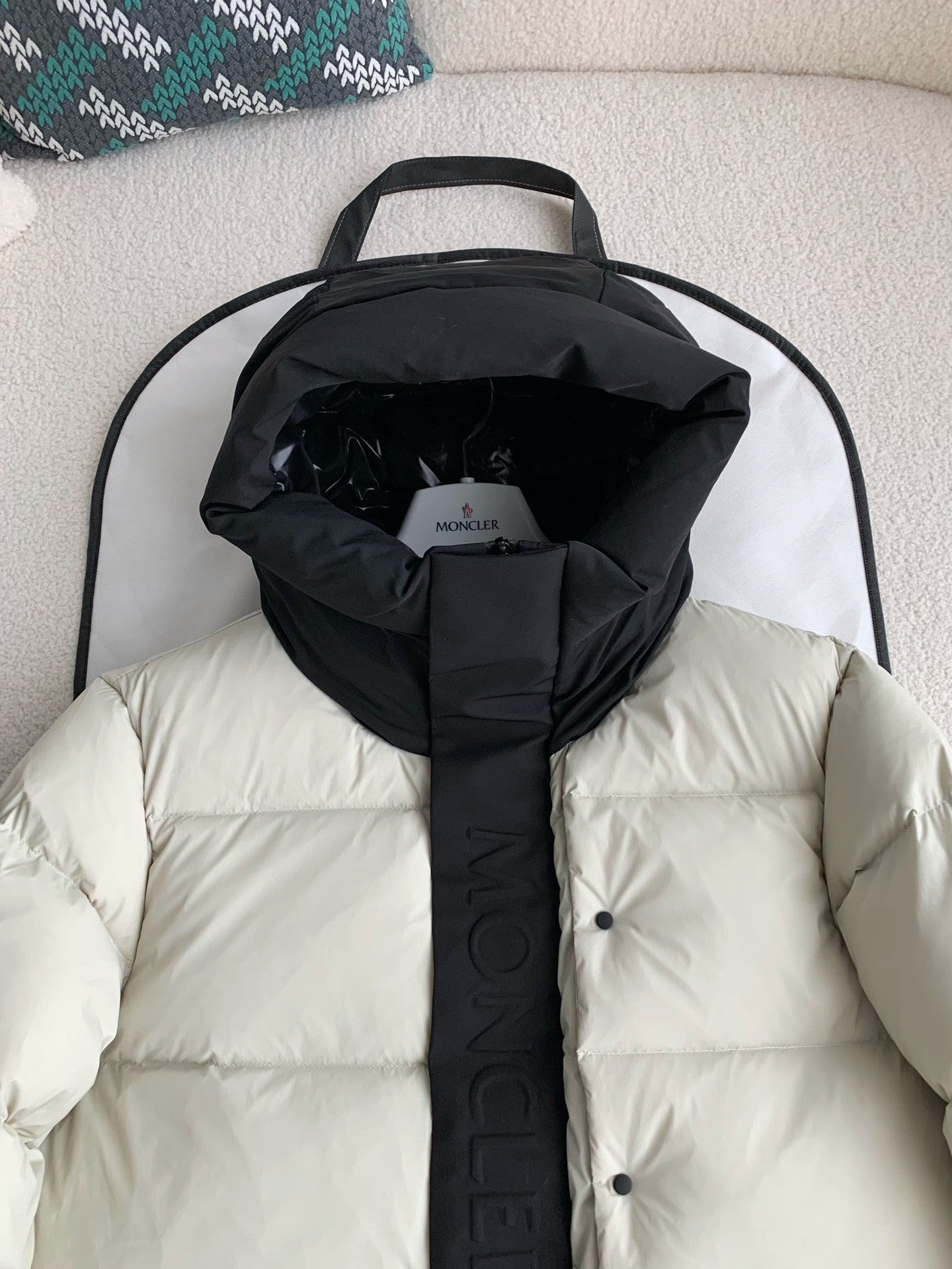 「#2343」Moncler Montbeliard down jacket