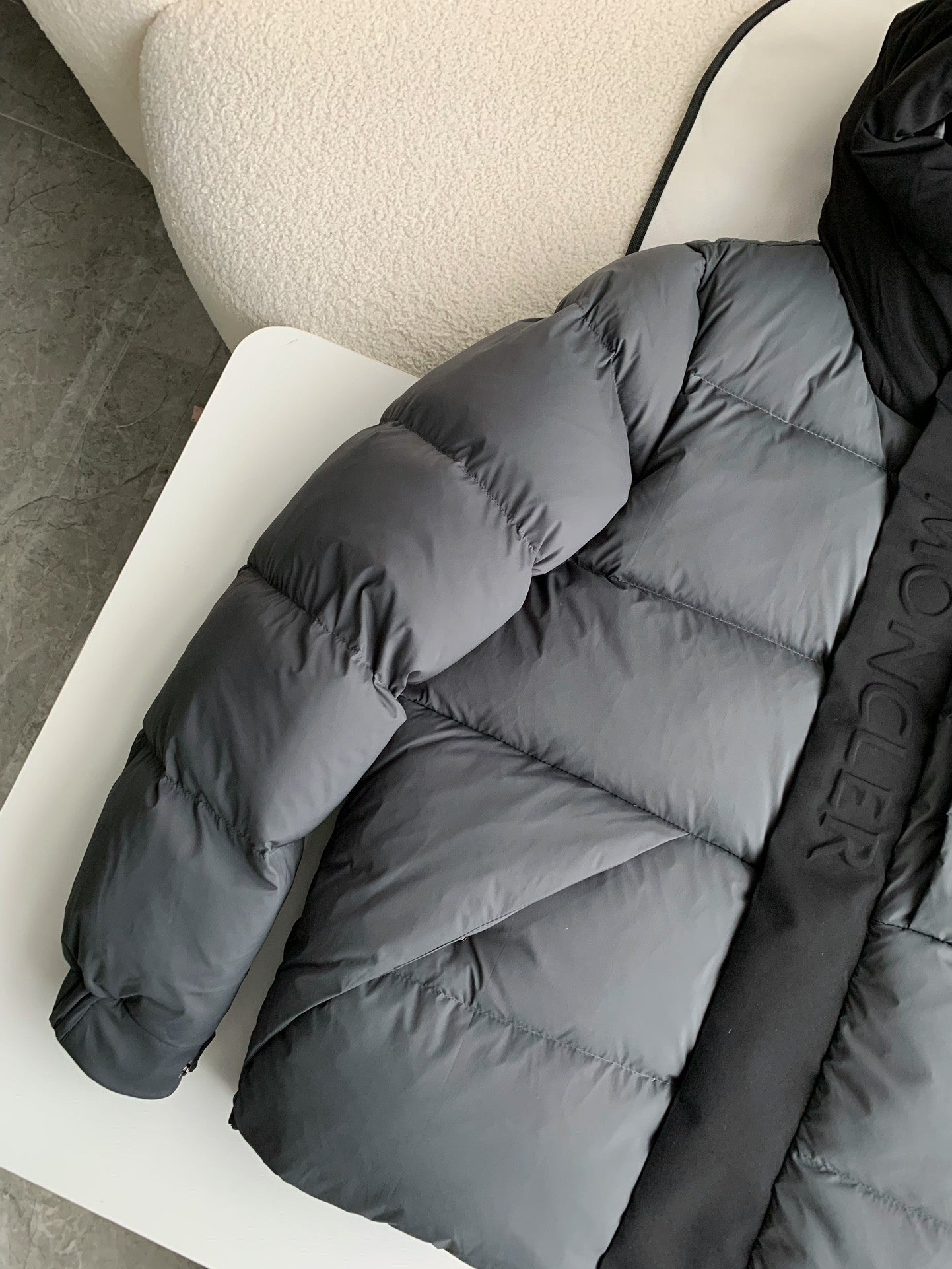 「#2344」Moncler Montbeliard down jacket