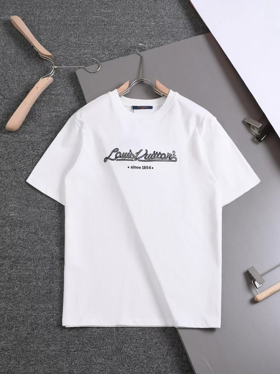 「#2836」Louis Vuitton 24ss new embroidered t-shirt for spring and summer