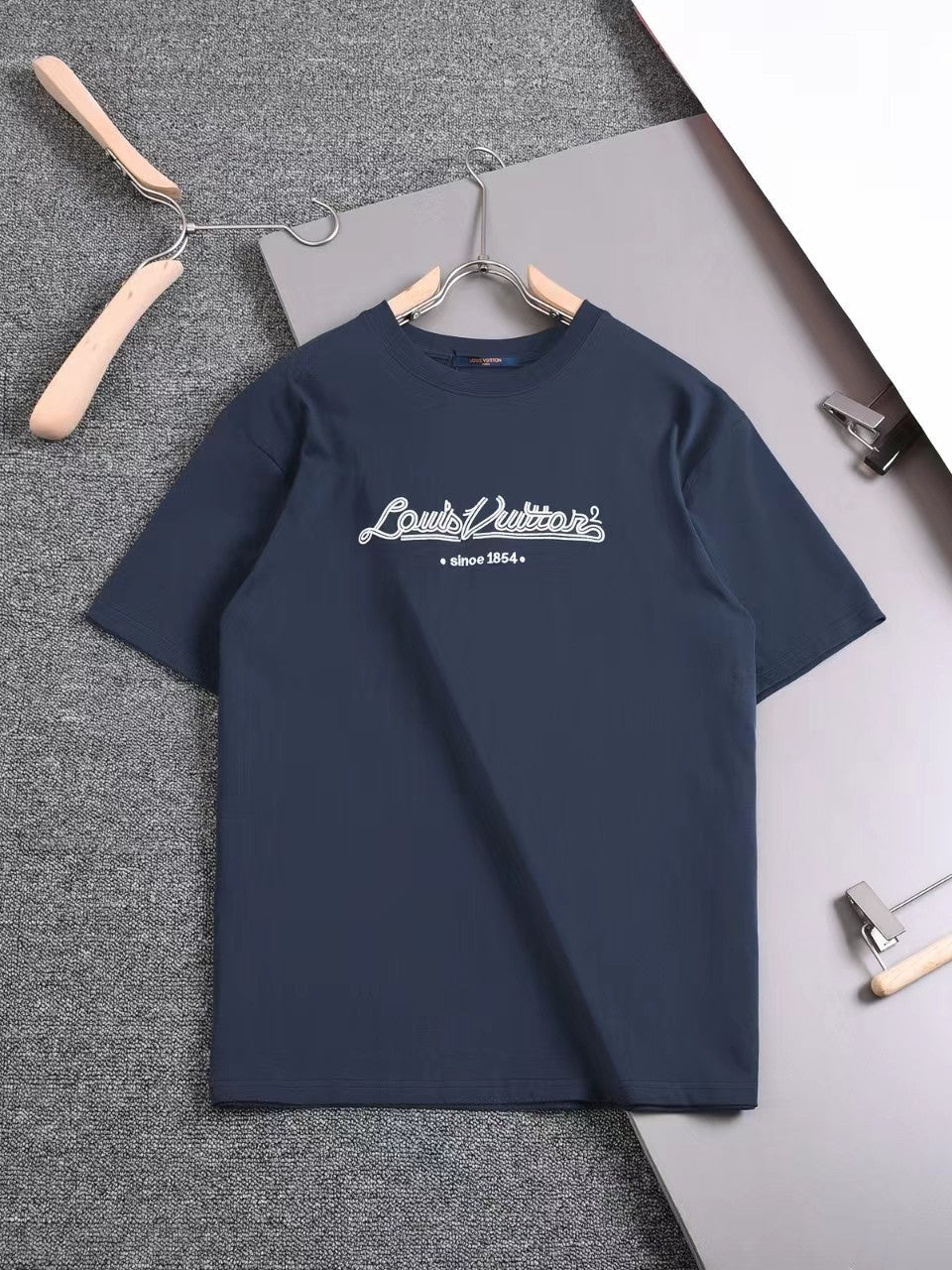 「#2837」Louis Vuitton 24ss new embroidered t-shirt for spring and summer