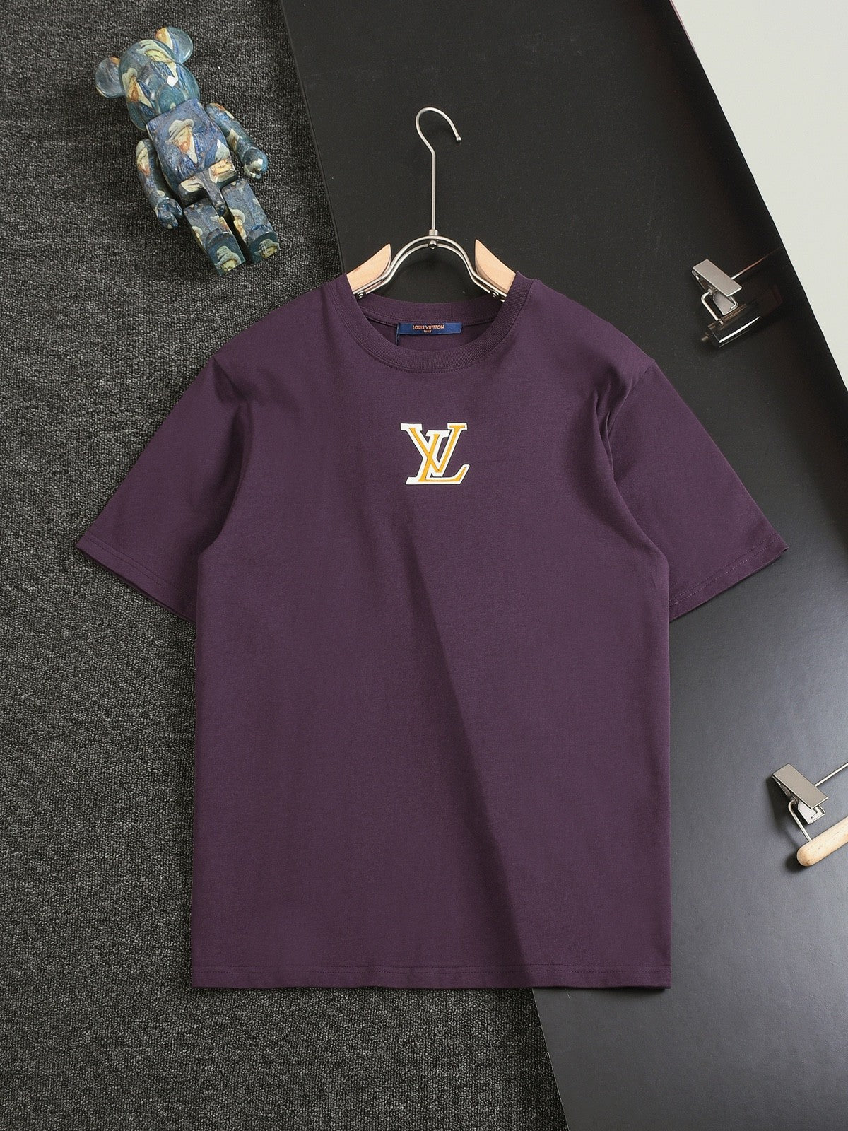 「#2900」Louis Vuitton T-shirt with yellow and white logo