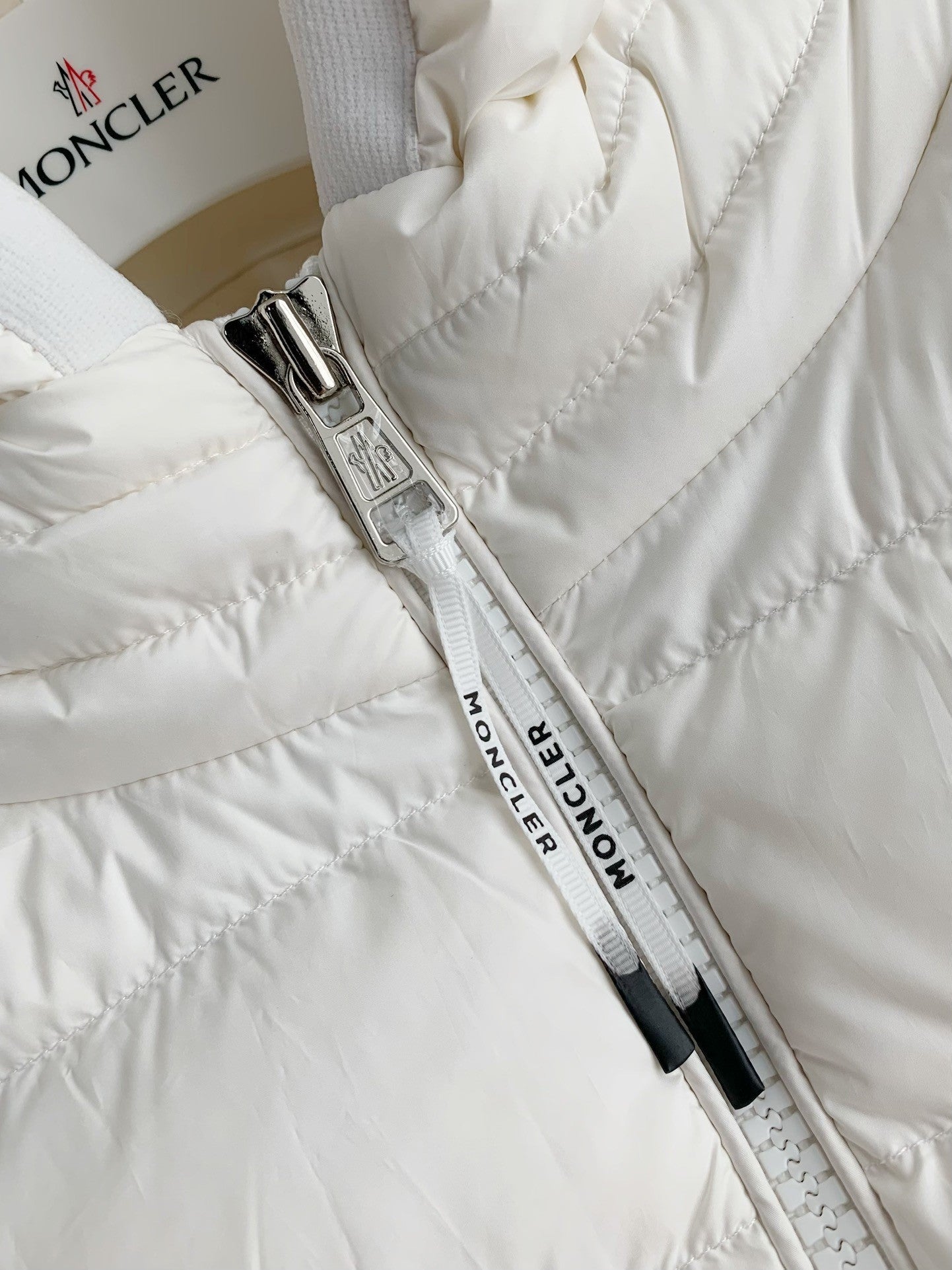 「#3304」Moncler Montbeliard down jacket