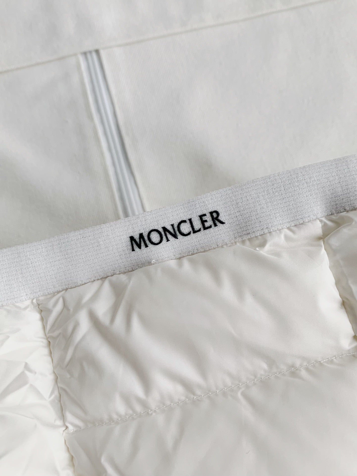 「#3304」Moncler Montbeliard down jacket