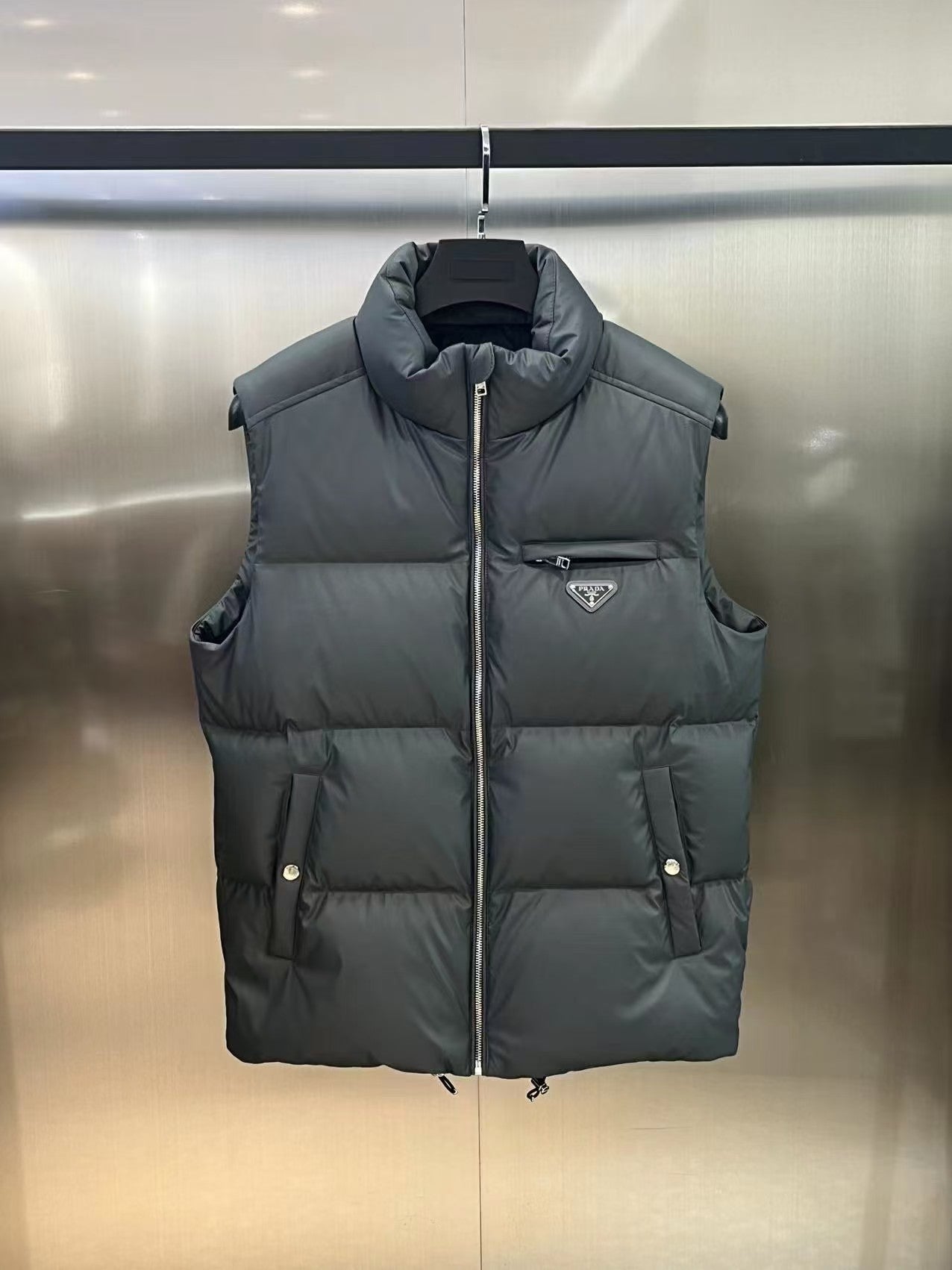 「#3517」Prada white goose down vest