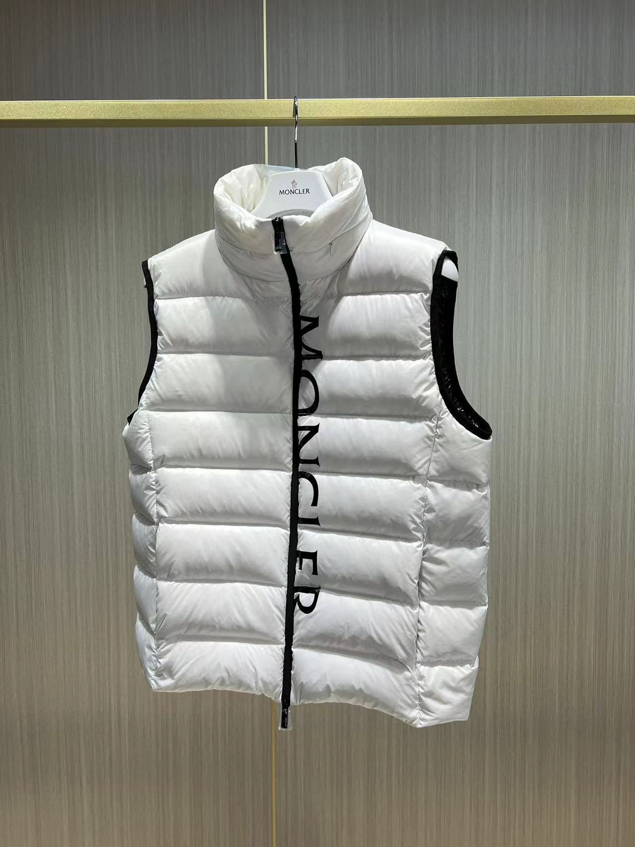 「#3590」Moncler down stand collar vest
