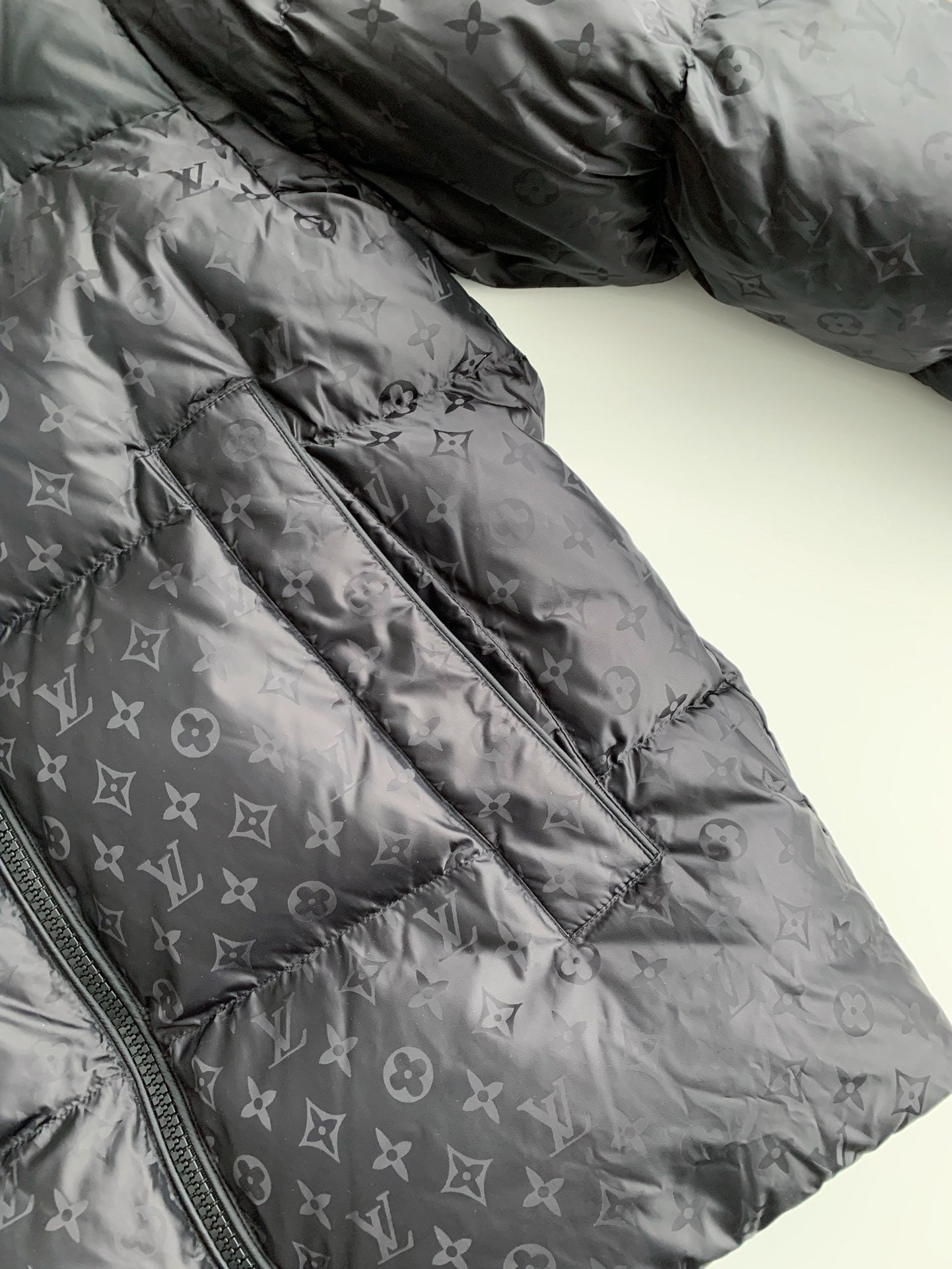 「#3650」Louis Vuitton logo labeled down jacket