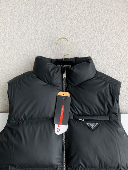 「#3652」Prada white goose down vest