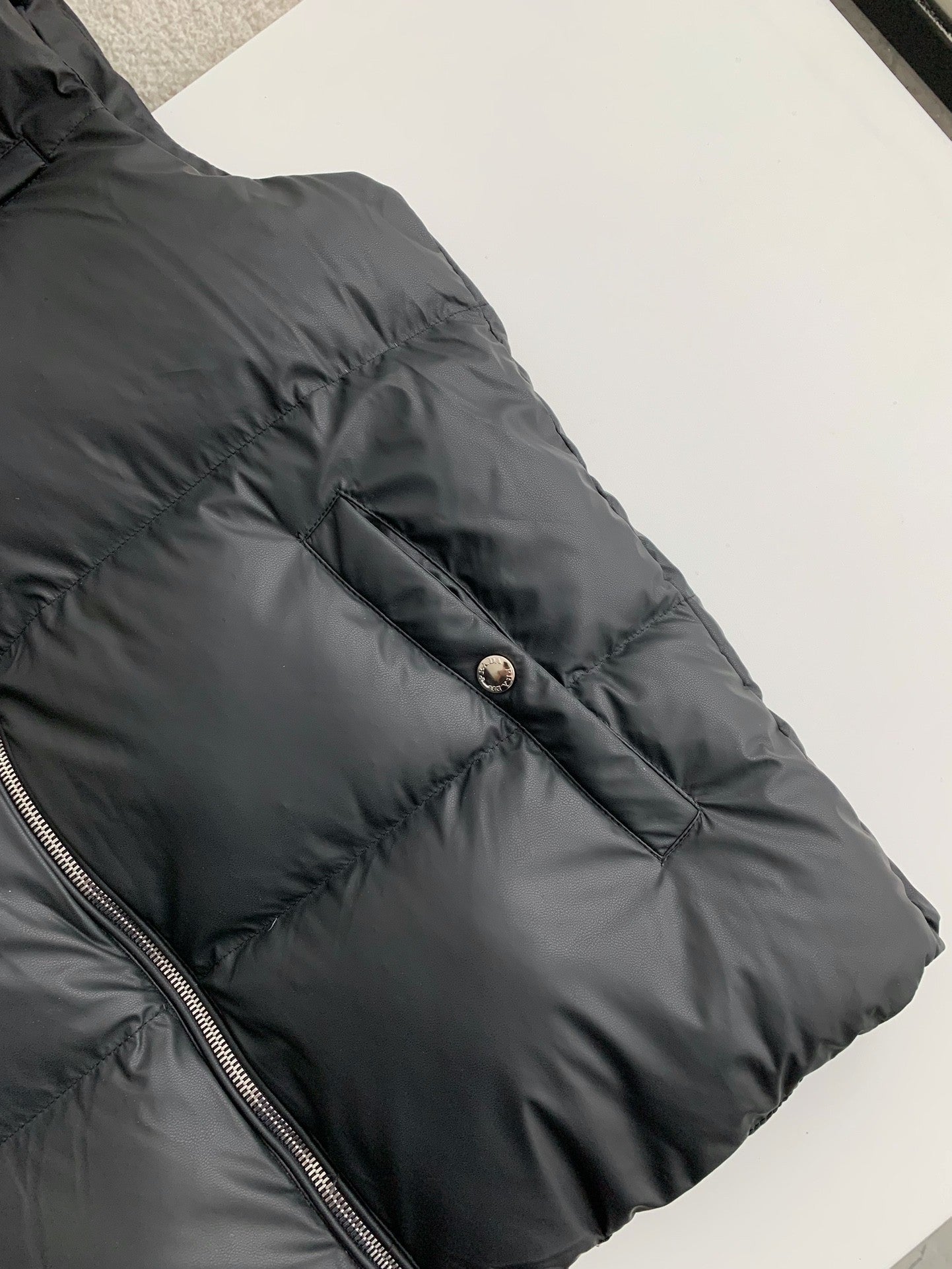 「#3652」Prada white goose down vest