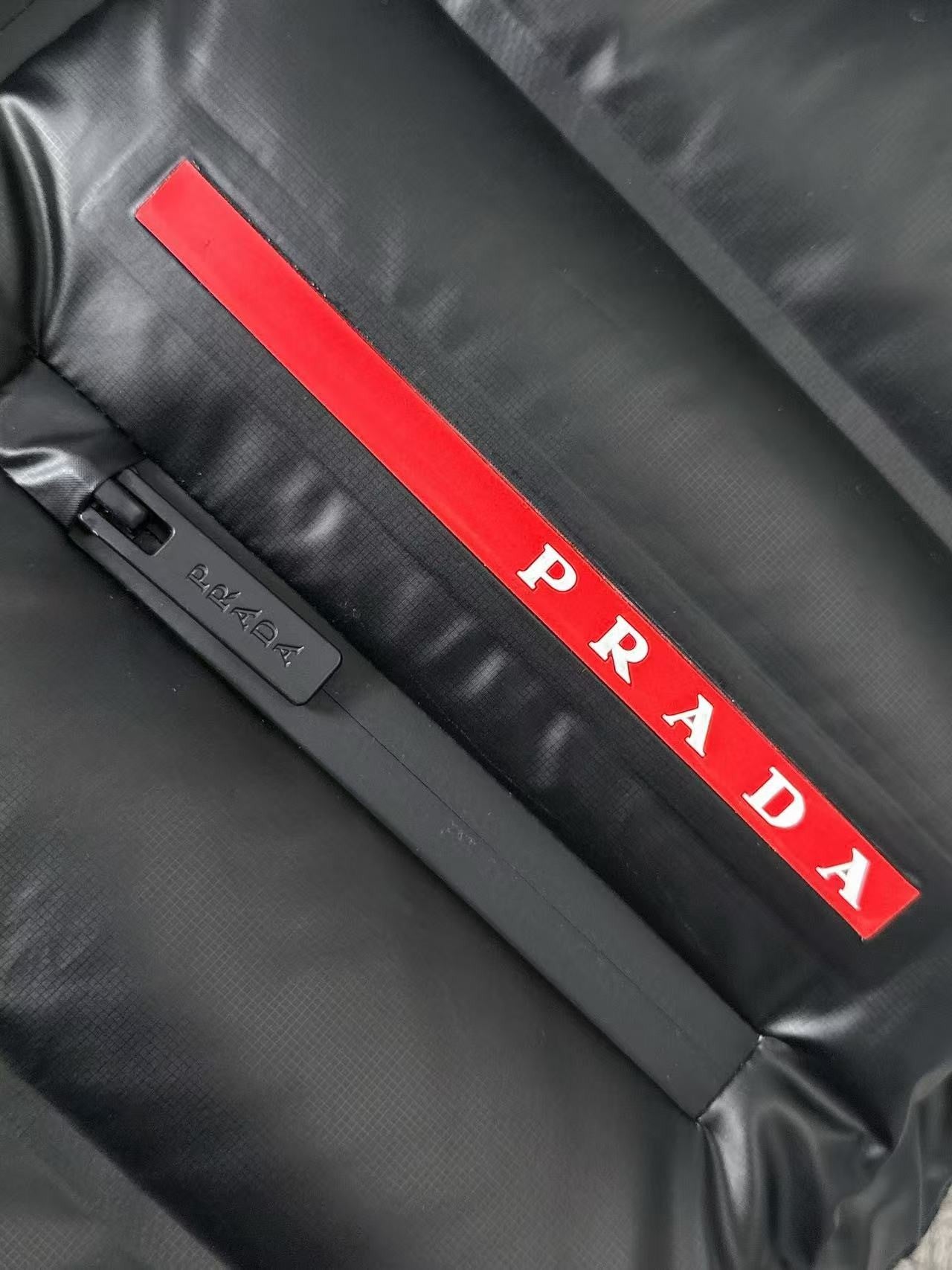「#3784」Prada classic red label new down vest