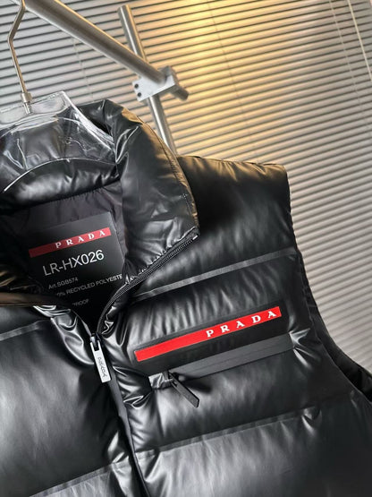 「#3784」Prada classic red label new down vest
