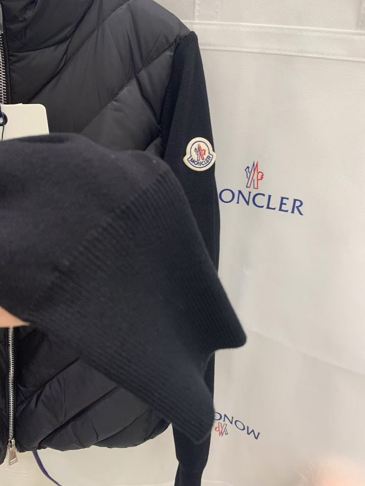「#3869」Moncler new women's V-pattern stitching knitted sleeves stand collar down jacket