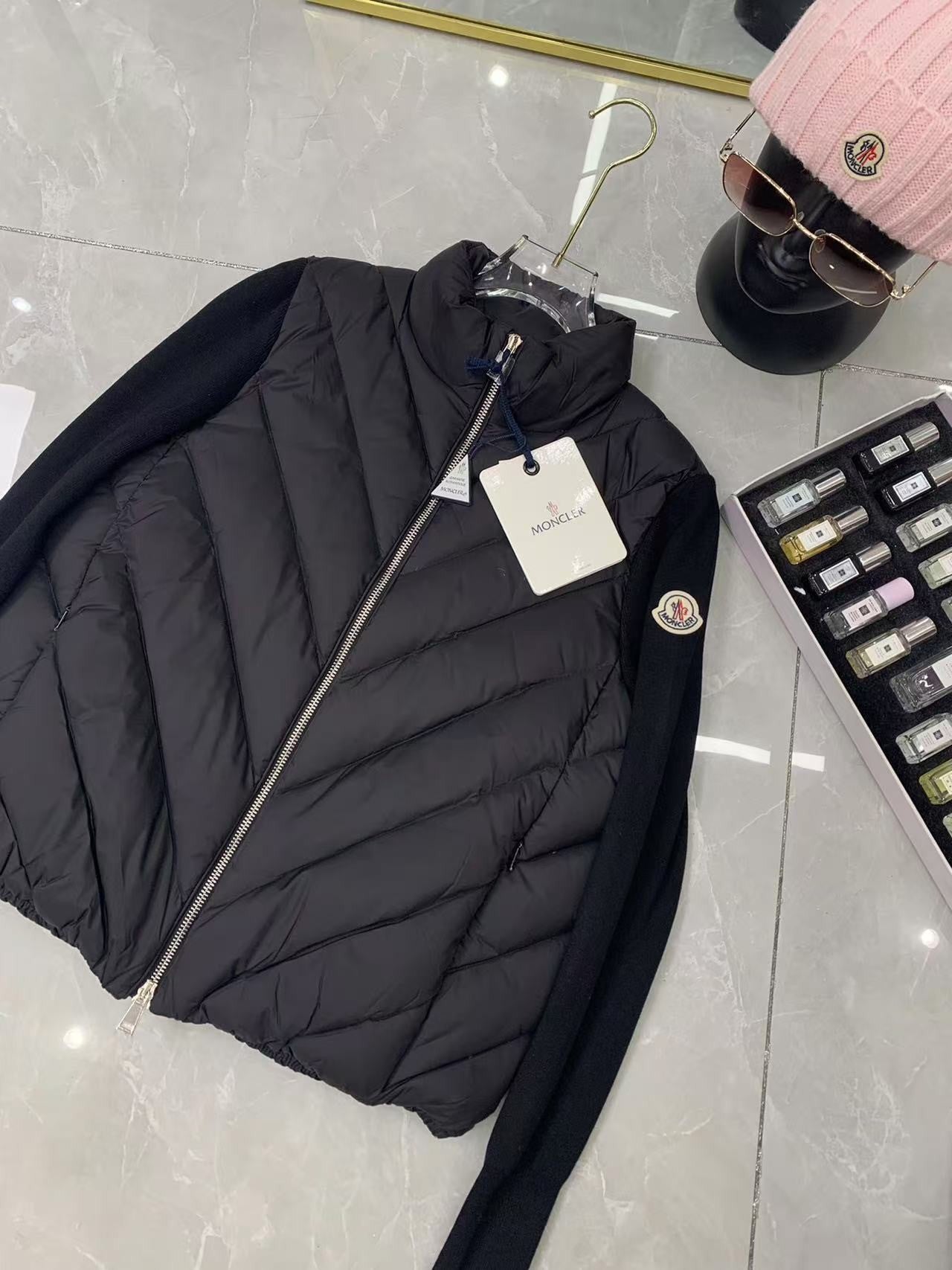 「#3869」Moncler new women's V-pattern stitching knitted sleeves stand collar down jacket