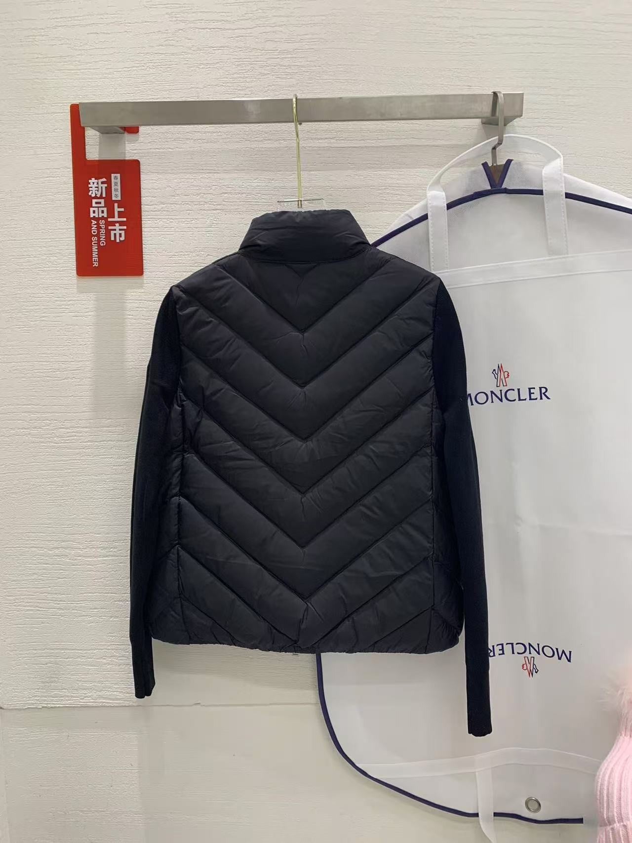 「#3869」Moncler new women's V-pattern stitching knitted sleeves stand collar down jacket