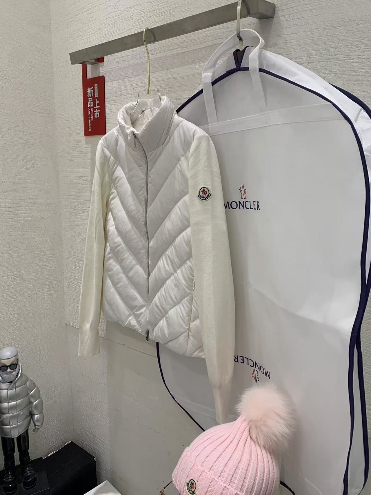 <span>「#3870」Moncler new women's V-pattern stitching knitted sleeves stand collar down jacket</span>