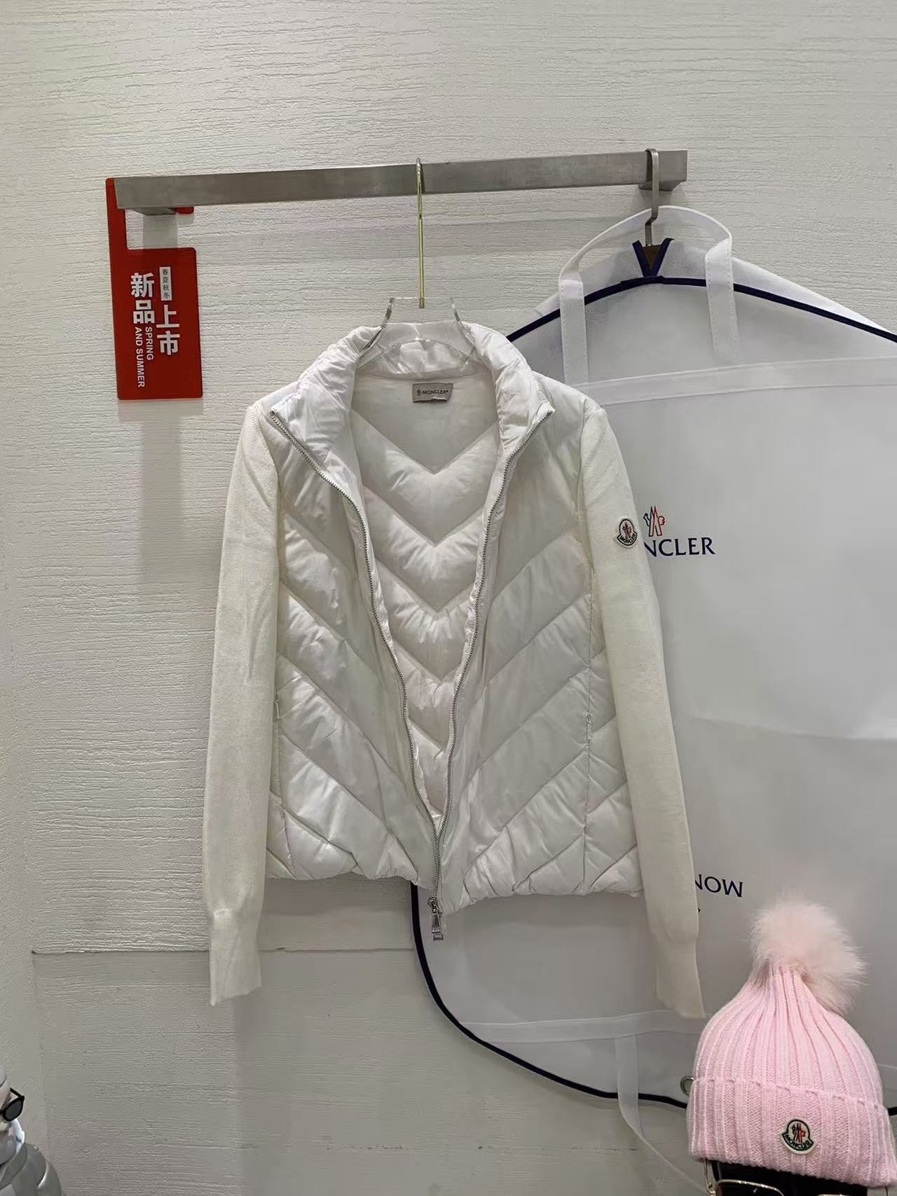 <span>「#3870」Moncler new women's V-pattern stitching knitted sleeves stand collar down jacket</span>