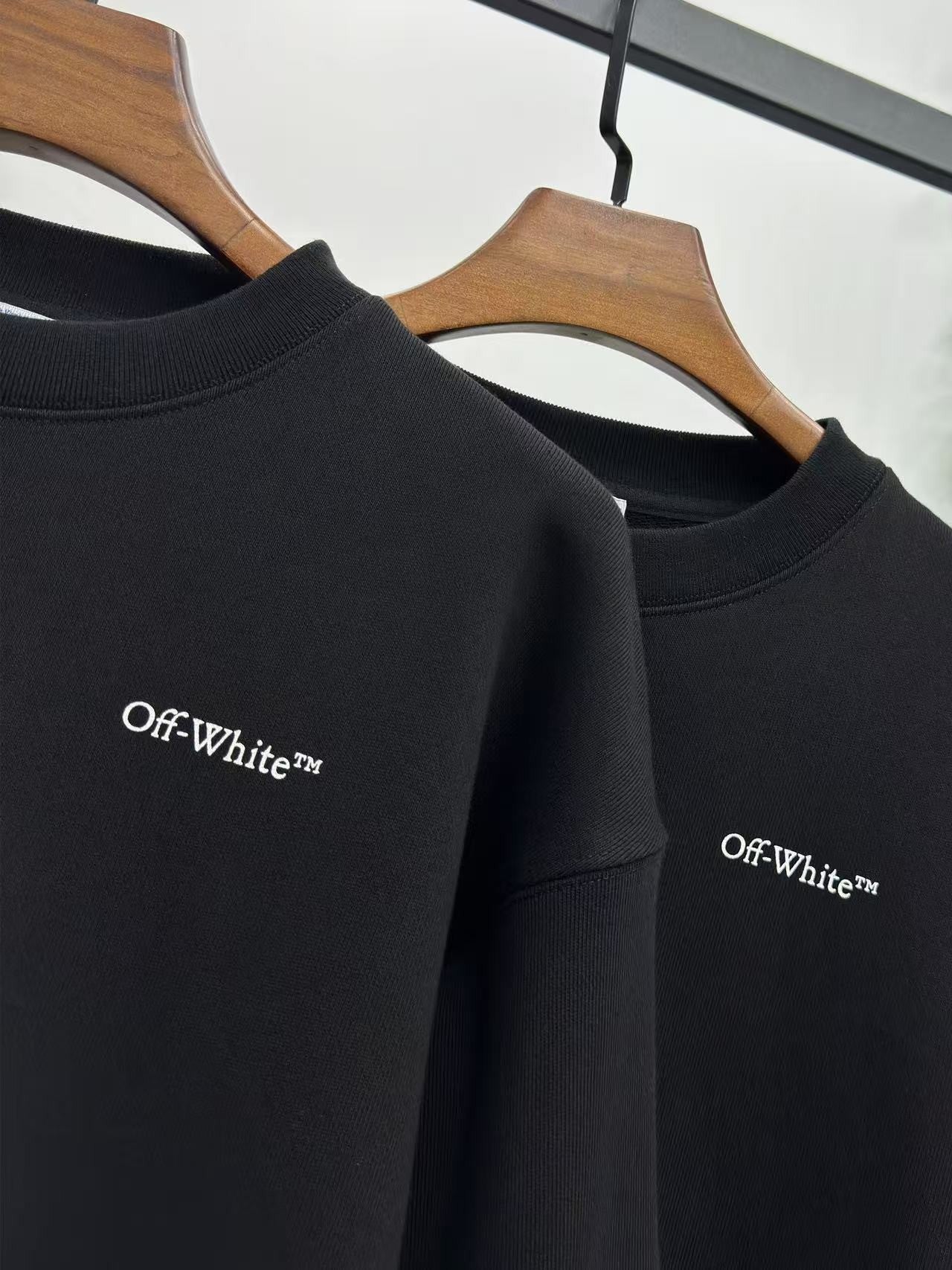 「#4224」offwhite fuzzy arrow round neck sweatshirt