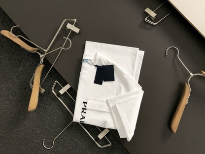 「#4250」Prada Spring/Summer White Pocket Letter Leather Fusion Metal Triangle Logo T-shirt