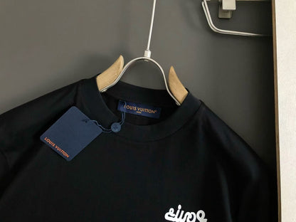 「#4254」Louis Vuitton SpringSummer Black Letters Front and Back Echo Letters Offset Printed T-shirt