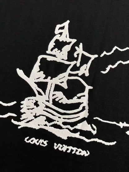 「#4254」Louis Vuitton SpringSummer Black Letters Front and Back Echo Letters Offset Printed T-shirt