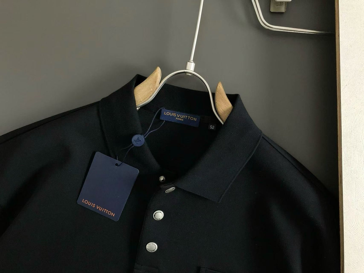 「#4255」Louis Vuitton new imported polo T-shirt with metal pocket inserts