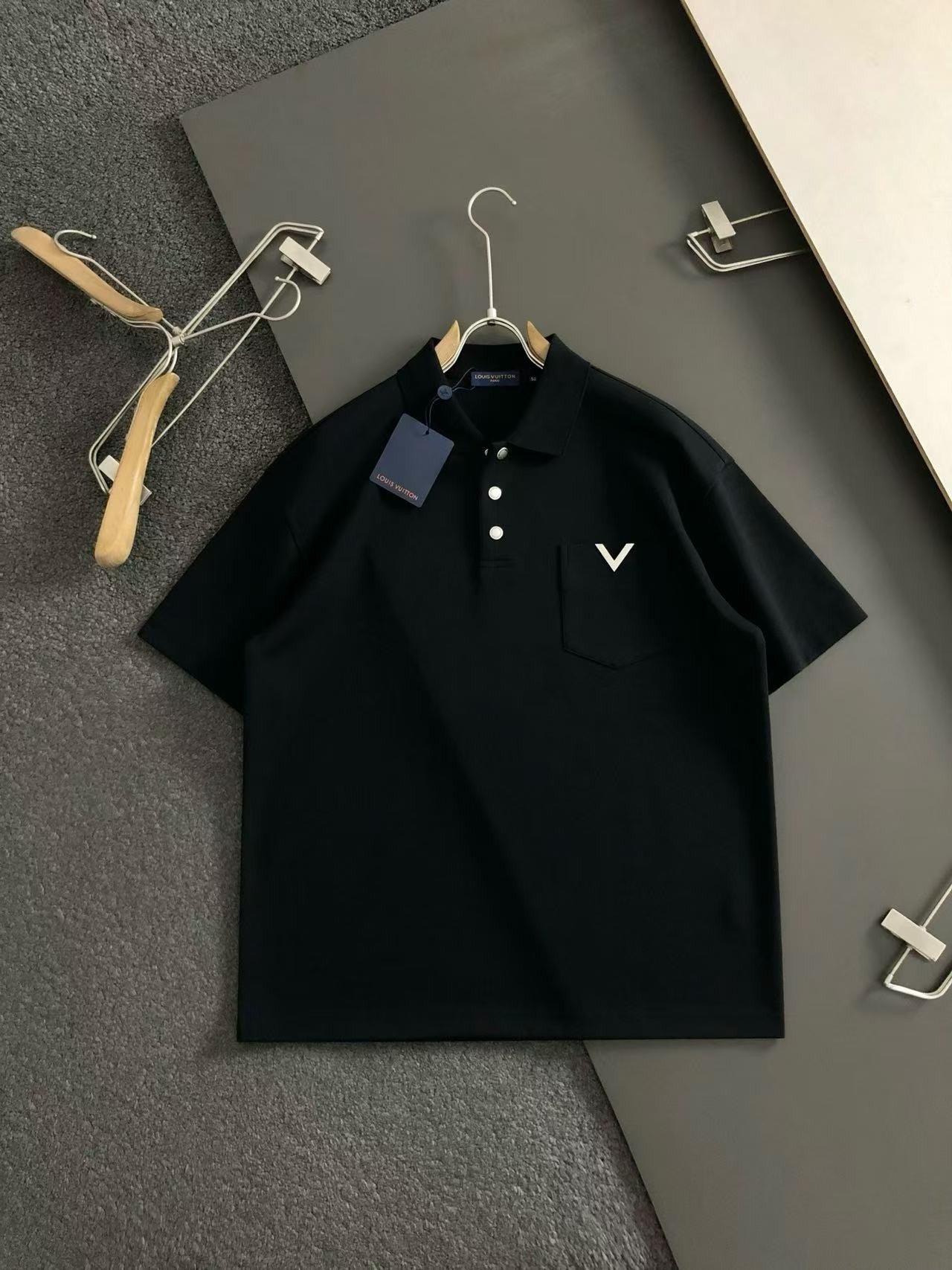 「#4255」Louis Vuitton new imported polo T-shirt with metal pocket inserts