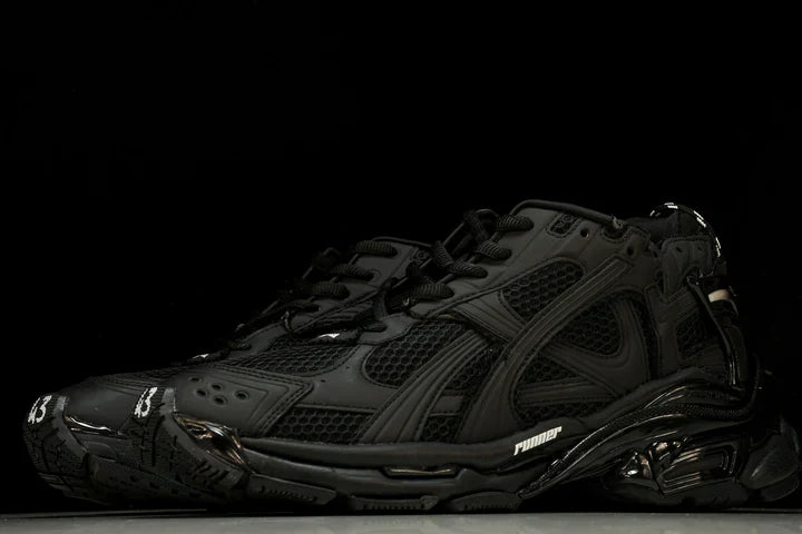 Runner 'Triple Black - Matte'