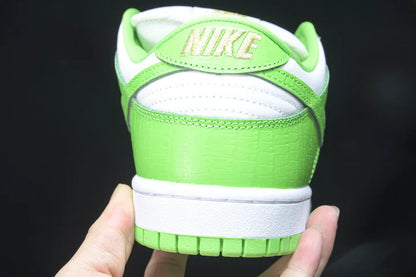 Supreme x SB Dnk Low Stars 'Mean Green'