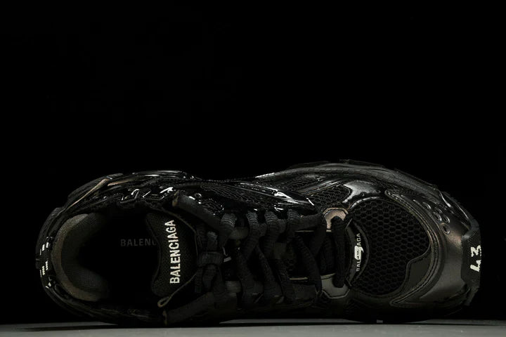Runner 'Triple Black - Glossy'