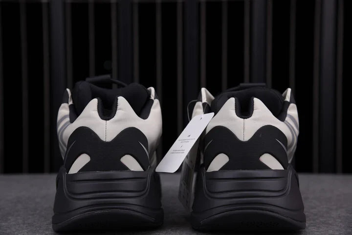 Yzy Boost 700 MNVN Bone