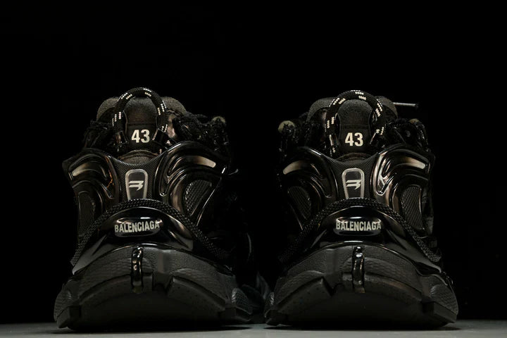Runner 'Triple Black - Glossy'