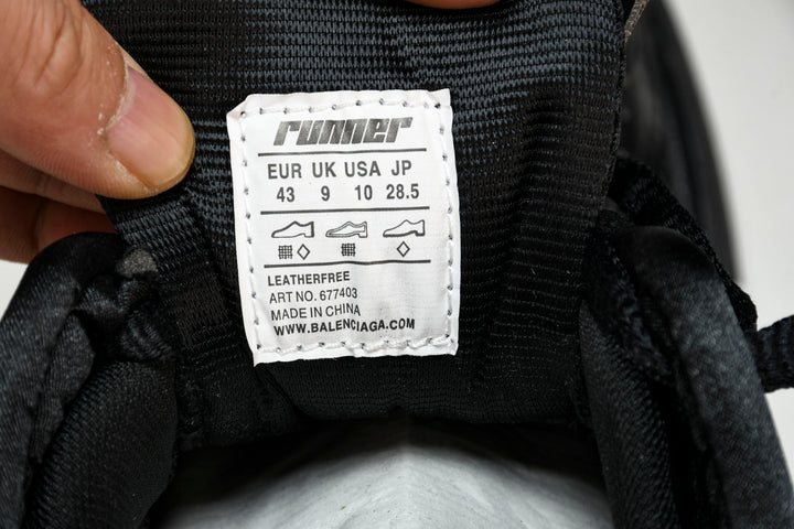 Runner 'Triple Black - Glossy'